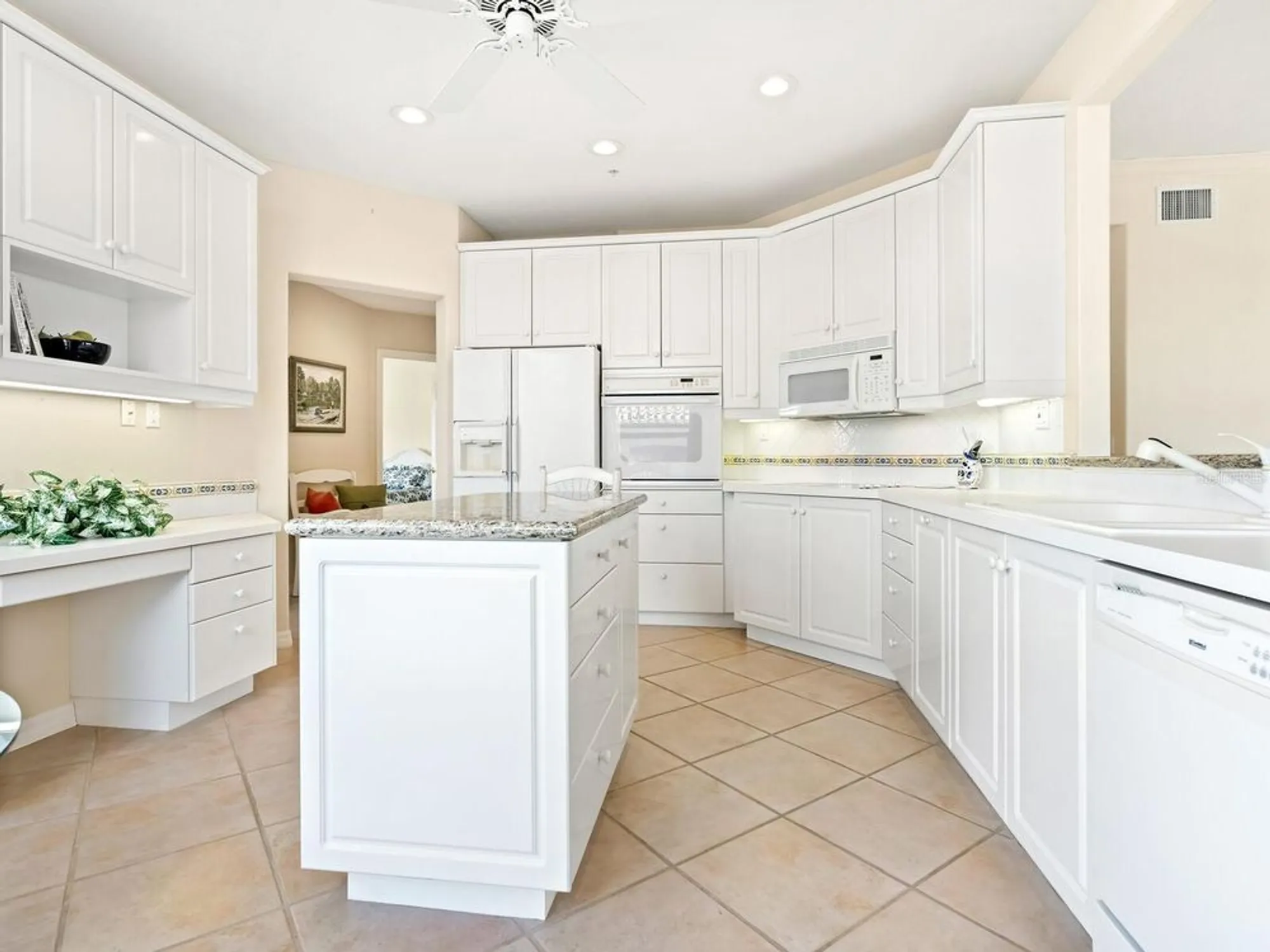 Property Slideshow image 15 of 38 | 5440 eagles point cir 405, Sarasota, FL, 34231