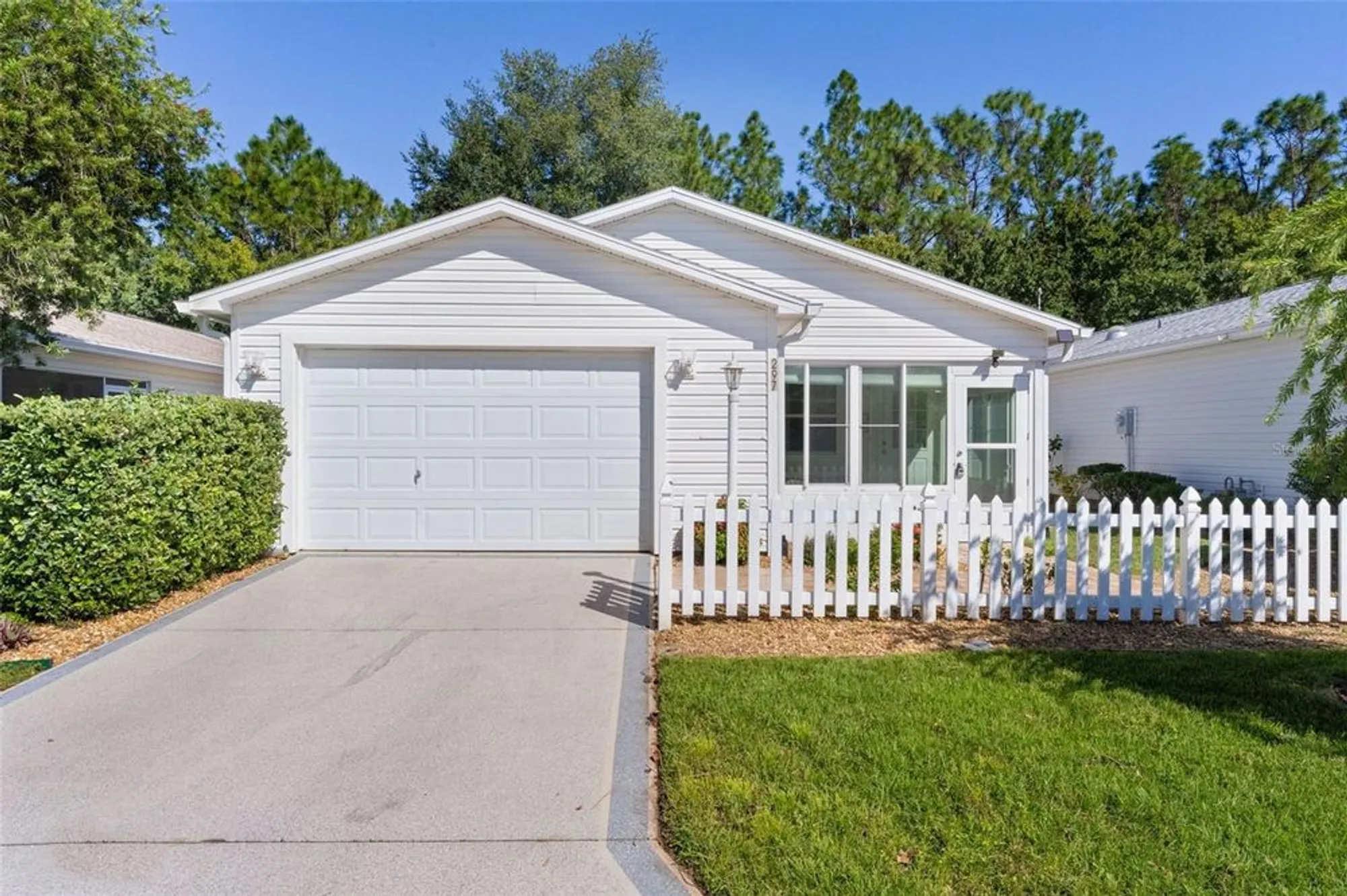 Property Slideshow image 1 of 38 | 297 emmalee pl, The Villages, FL, 32162
