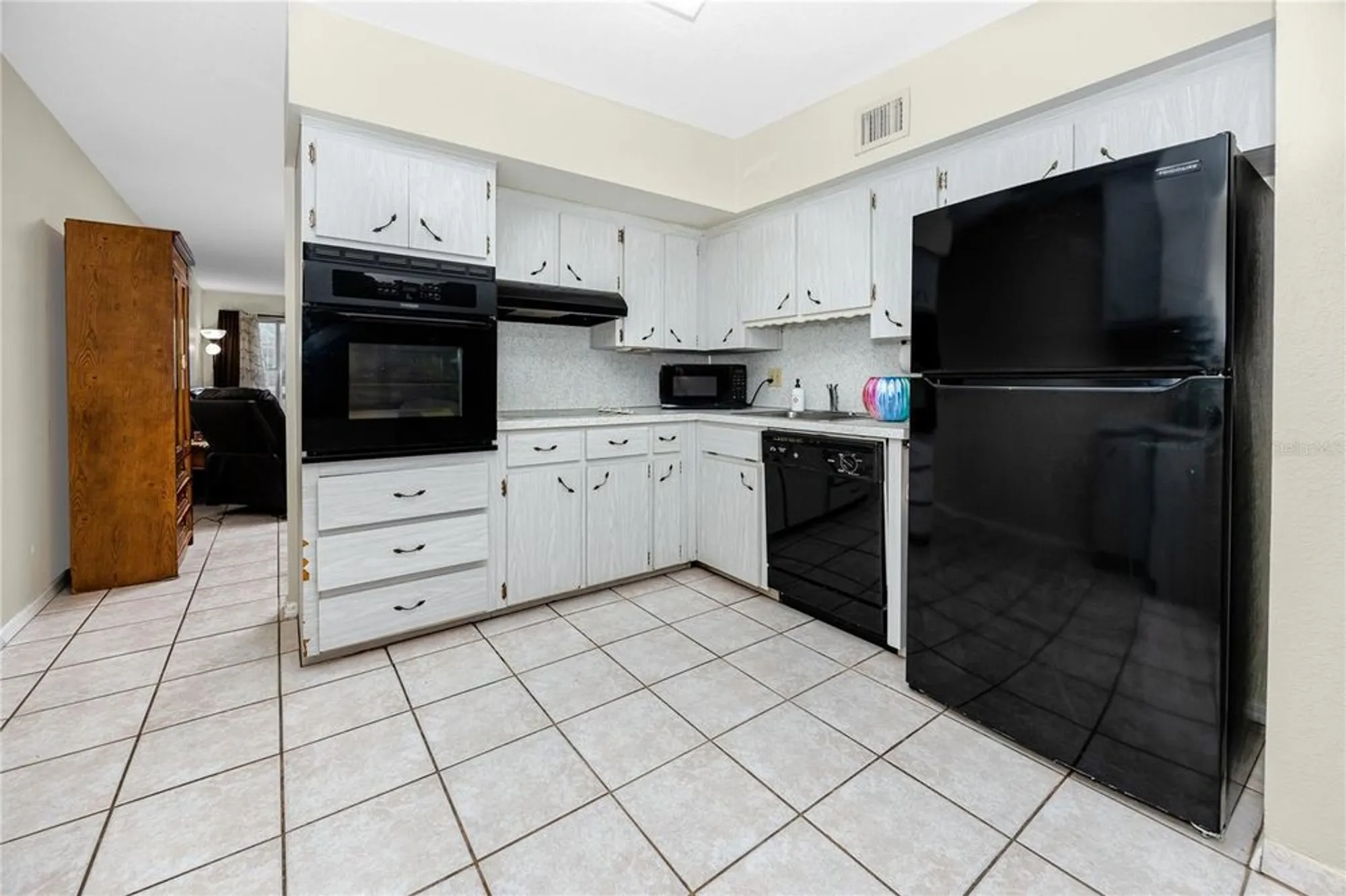 Property Slideshow image 13 of 42 | 2463 brazilia dr apt 39, Clearwater, FL, 33763