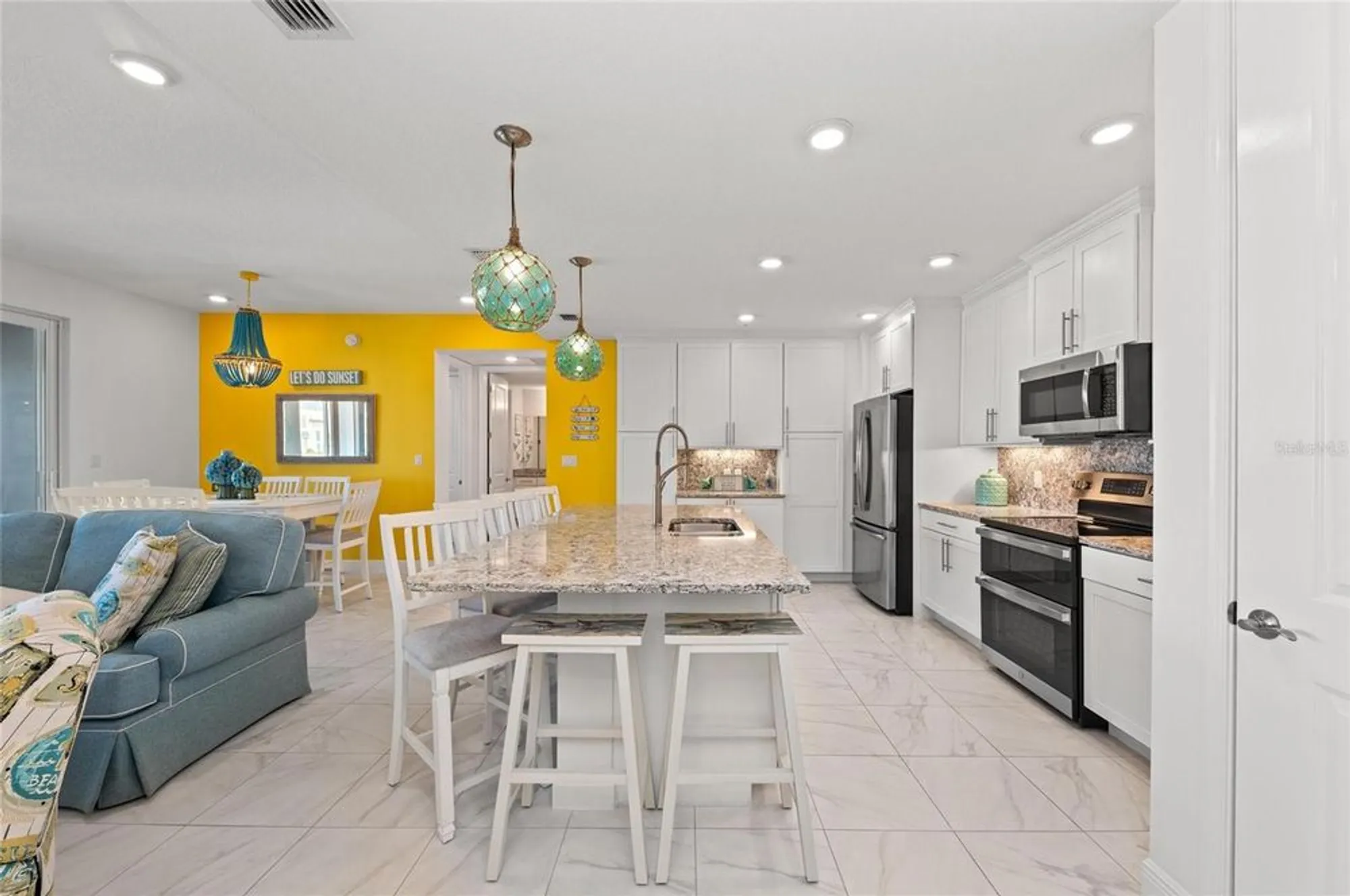 Property Slideshow image 21 of 100 | 387 aruba cir 301, Bradenton, FL, 34209