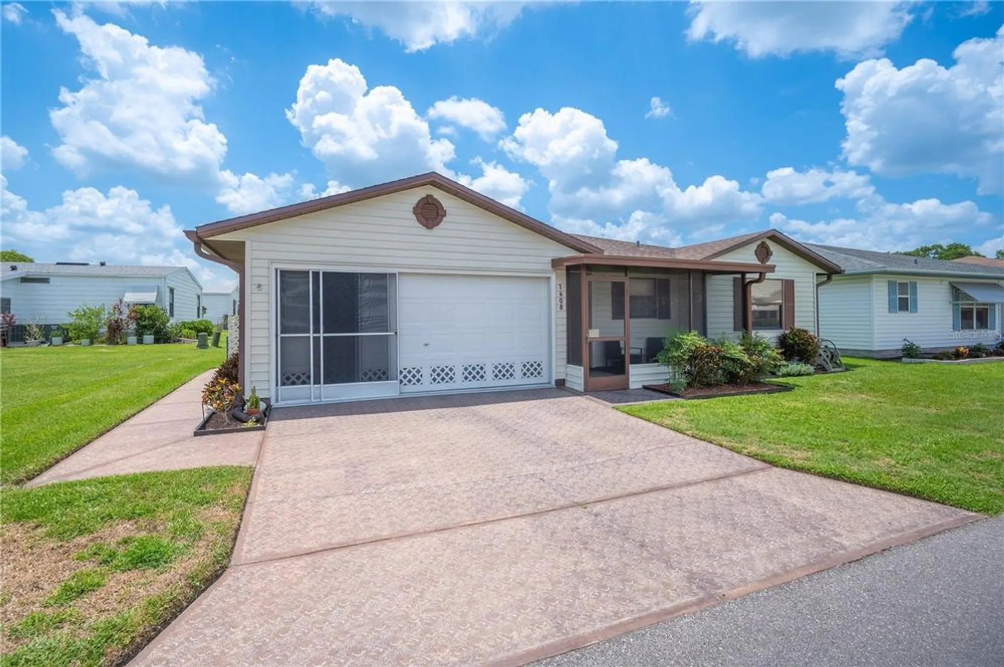 Property Slideshow image 3 of 37 | 1608 colonnades cir, Lakeland, FL, 33811