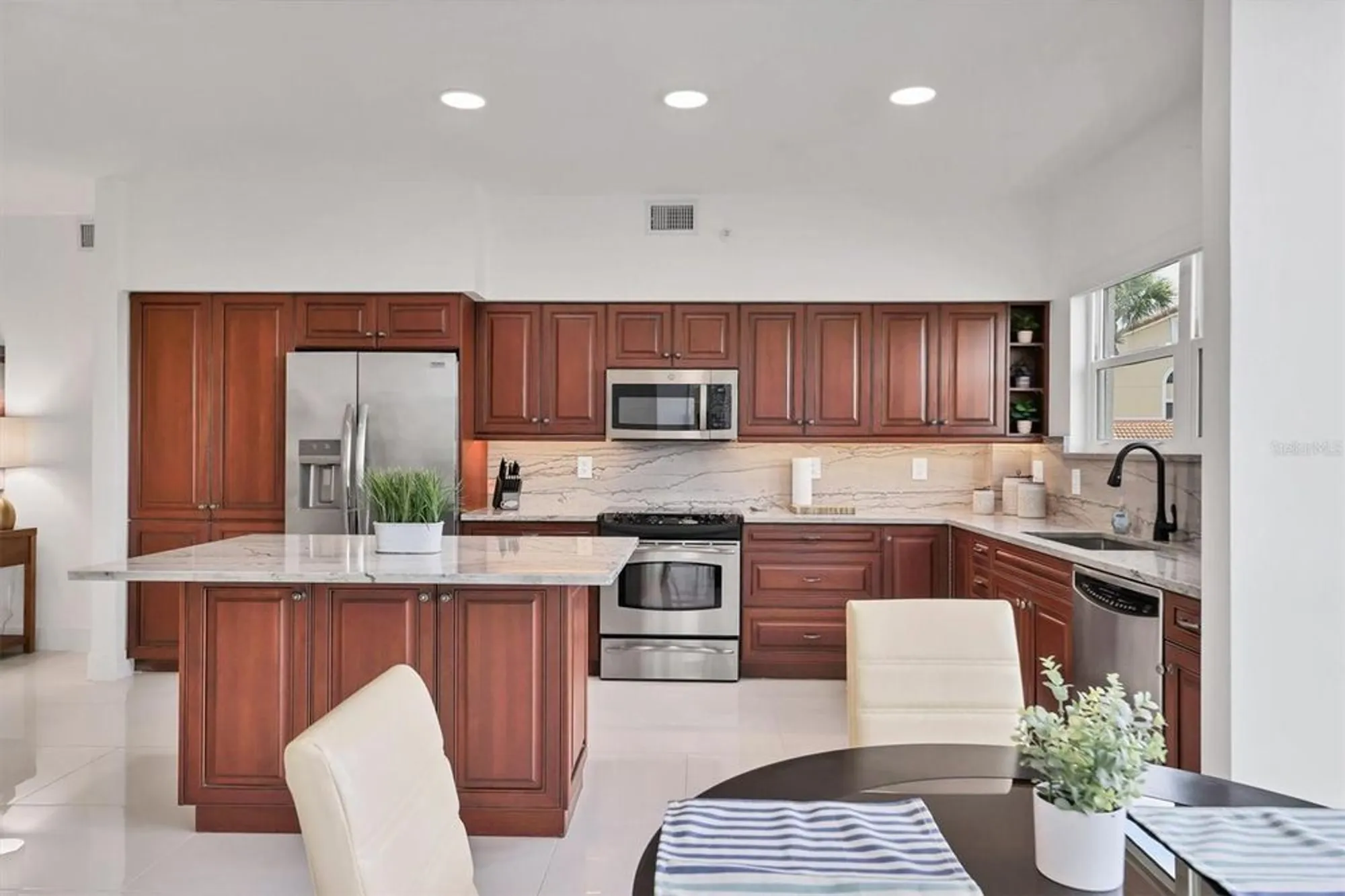 Property Slideshow image 11 of 51 | 5408 eagles point cir apt 102, Sarasota, FL, 34231