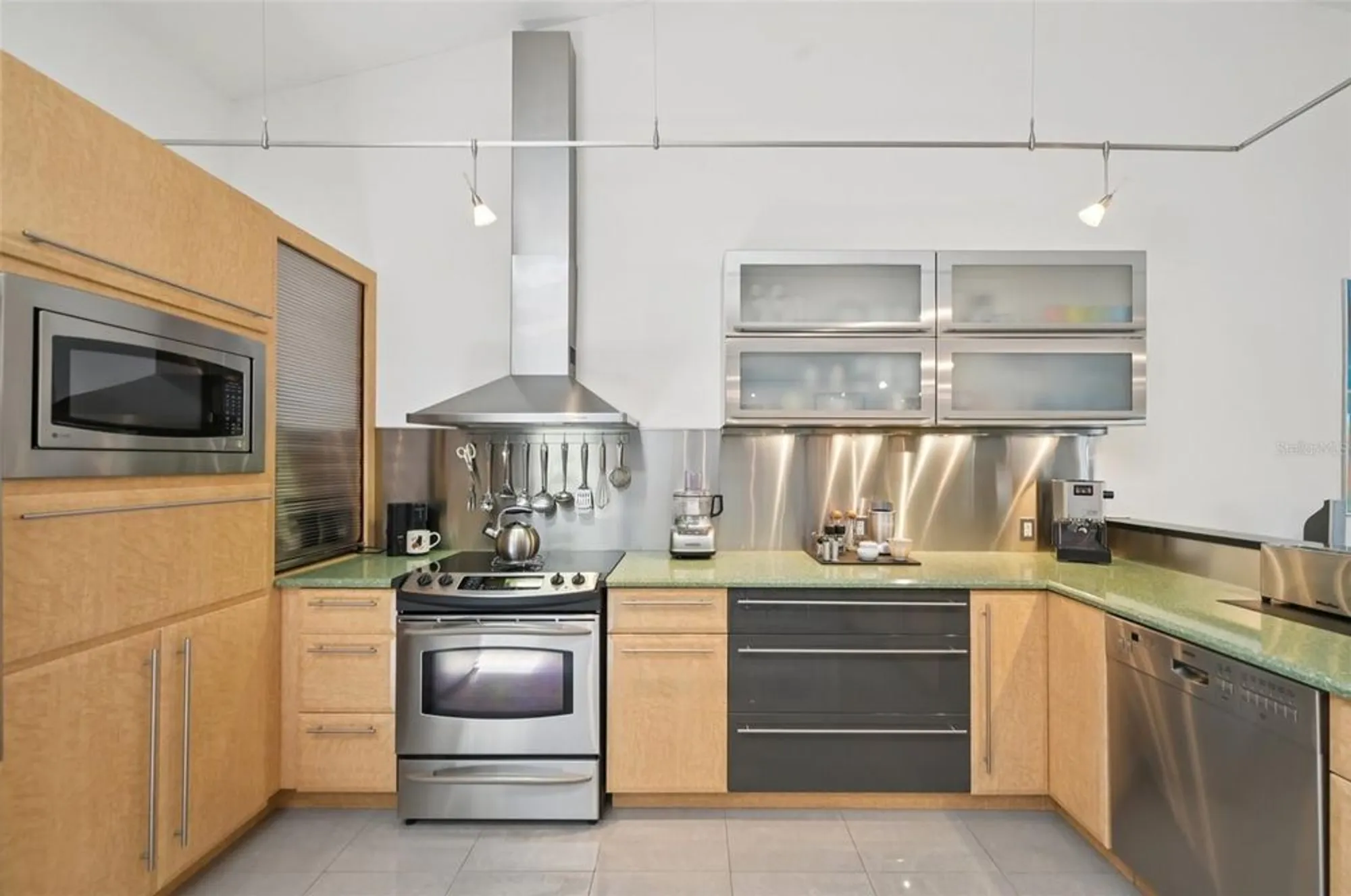 Property Slideshow image 13 of 42 | 5588 golf pointe dr # 1, Sarasota, FL, 34243