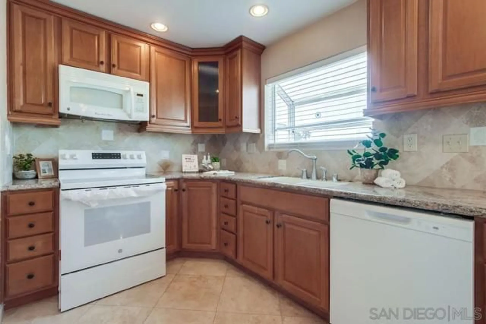 Property Slideshow image 14 of 54 | 3621 vista campana s unit 92, Oceanside, CA, 92057