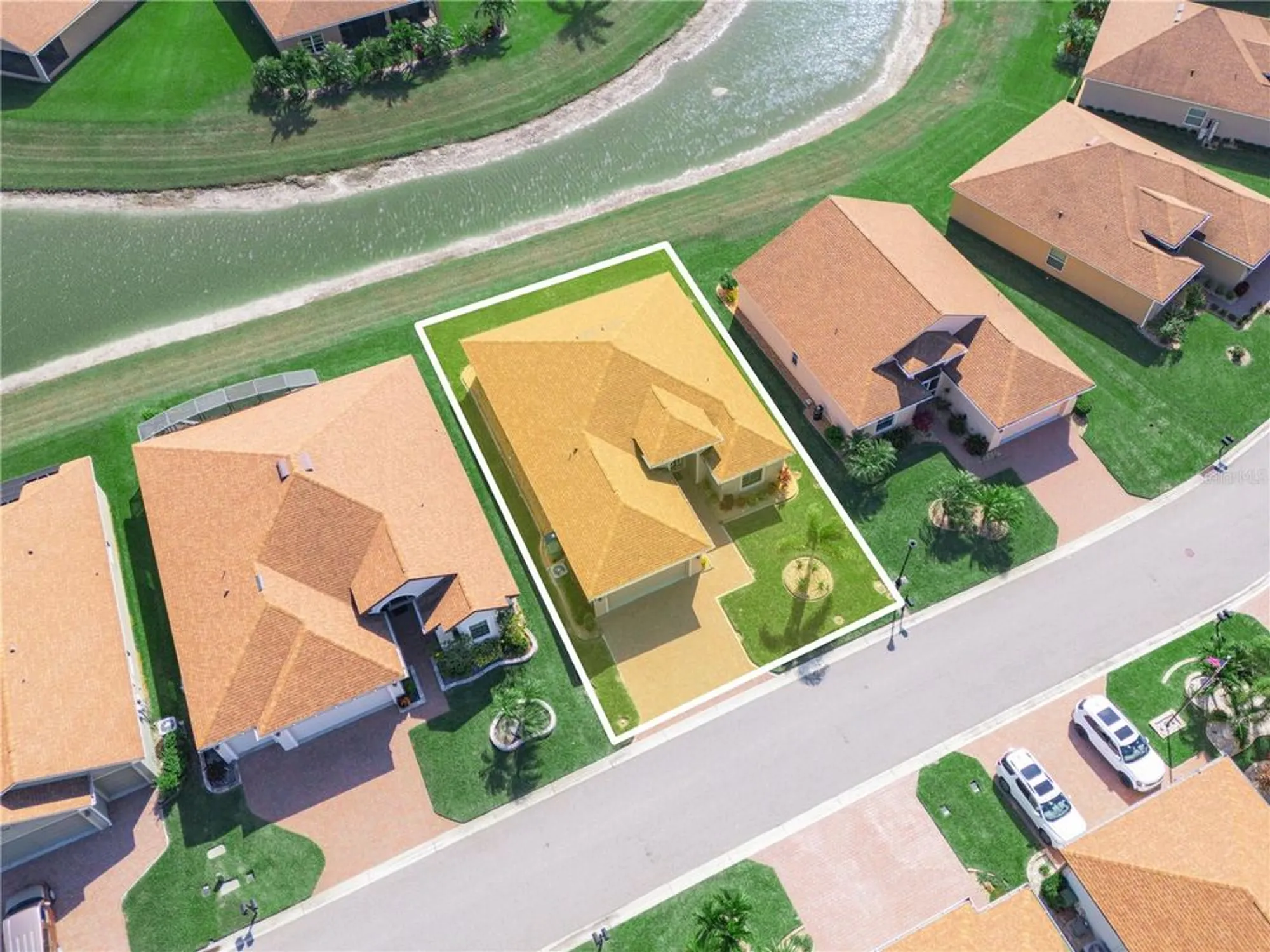 Property Slideshow image 37 of 68 | 1069 sawgrass dr, Winter Haven, FL, 33884