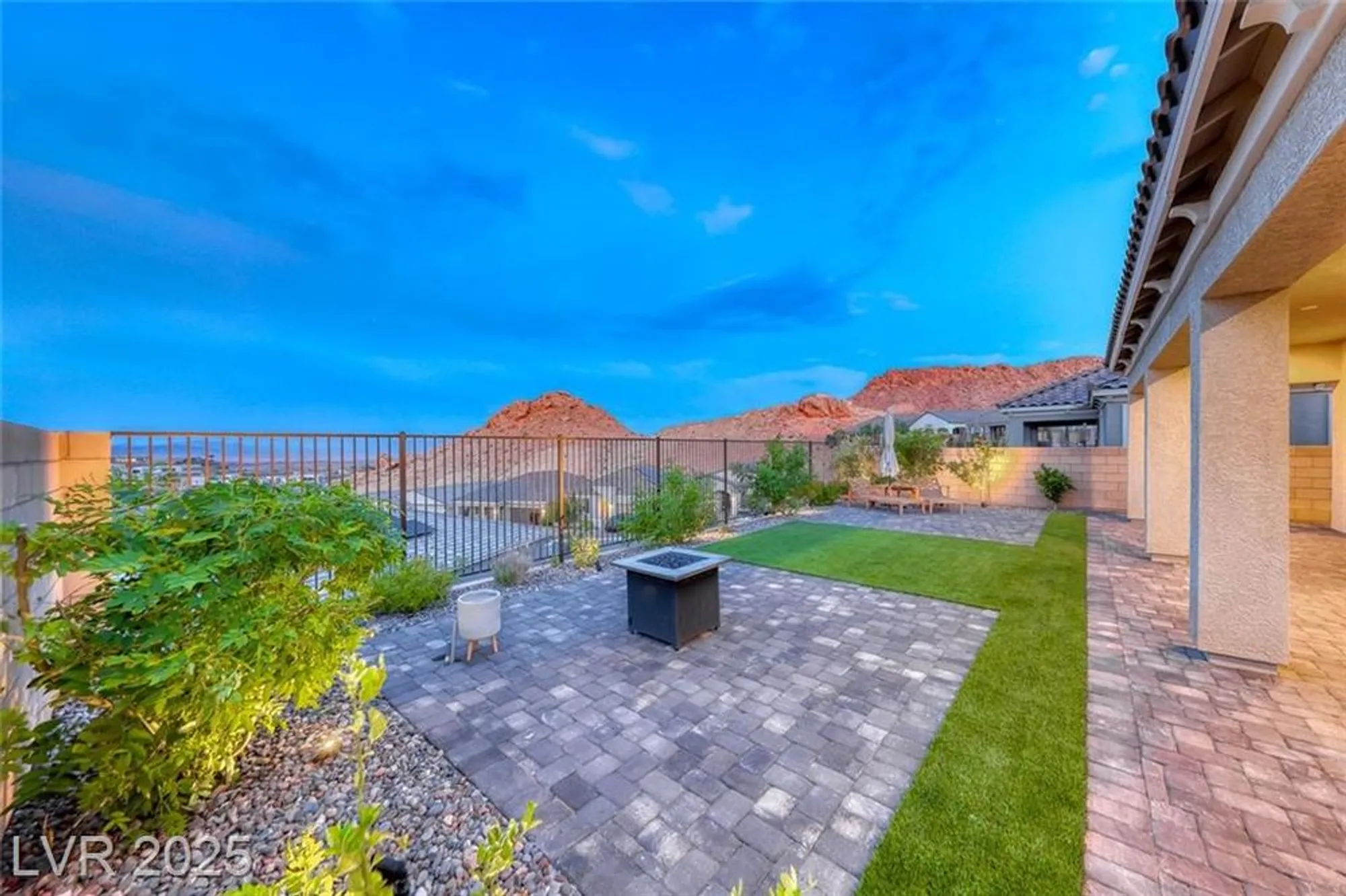 Property Slideshow image 44 of 78 | 32 tatahatso point st, Henderson, NV, 89011