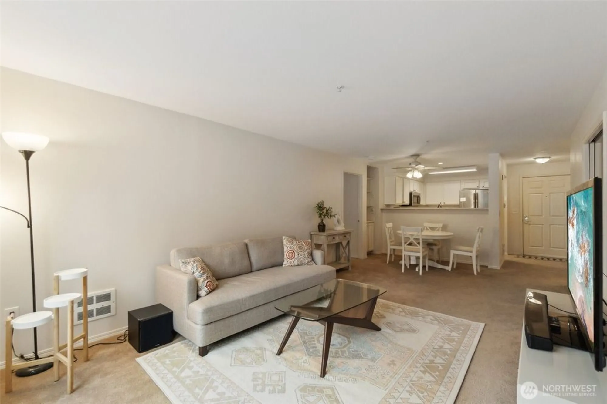 Property Slideshow image 5 of 40 | 4133 224th ln 302, Issaquah, WA, 98029