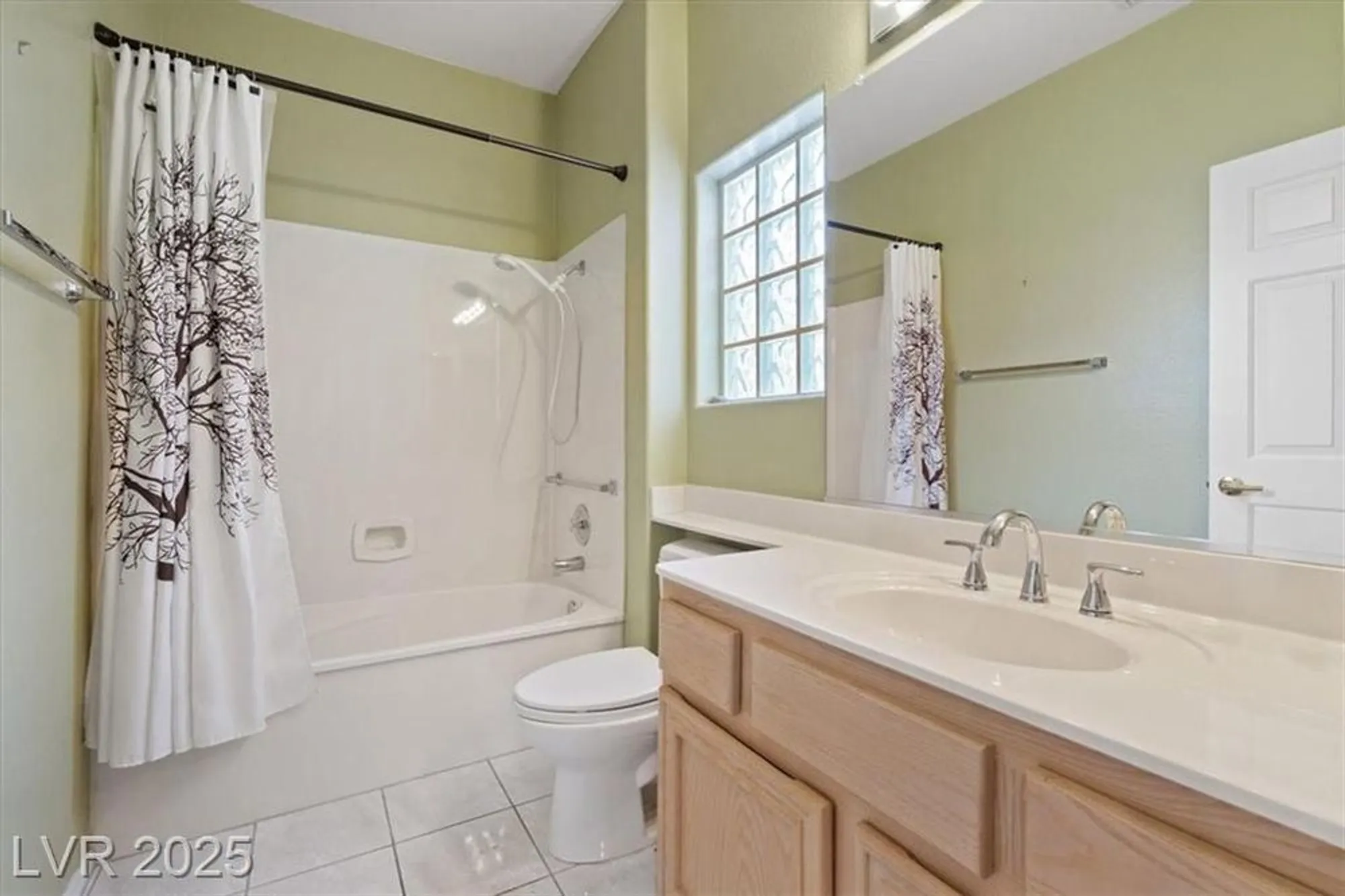 Property Slideshow image 21 of 34 | 2524 banora point dr, Las Vegas, NV, 89134