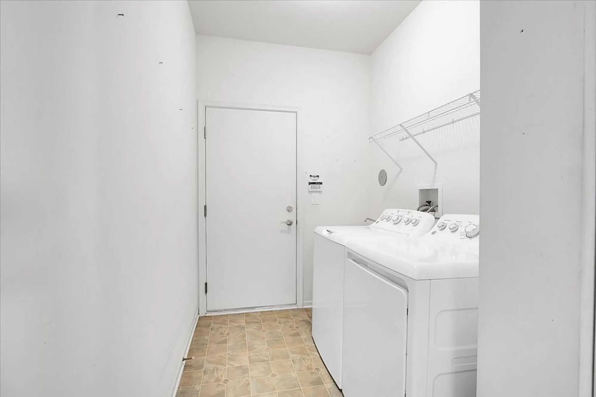 Property Slideshow image 13 of 28 | 16012 carillon lakes ct, Crest Hill, IL, 60403