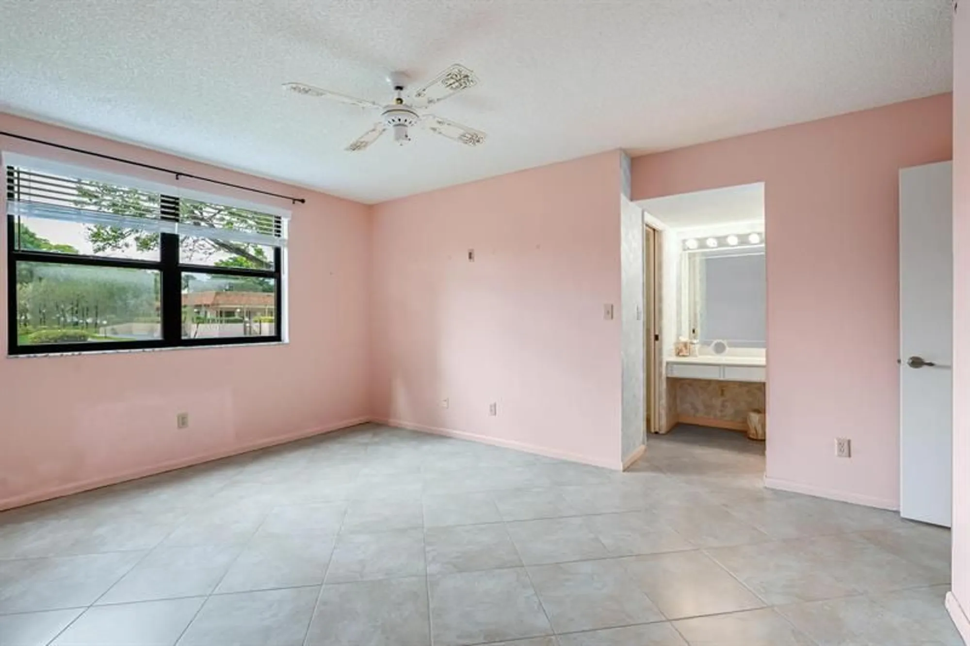 Property Slideshow image 10 of 32 | 4955 e sabal palm blvd 104, Tamarac, FL, 33319