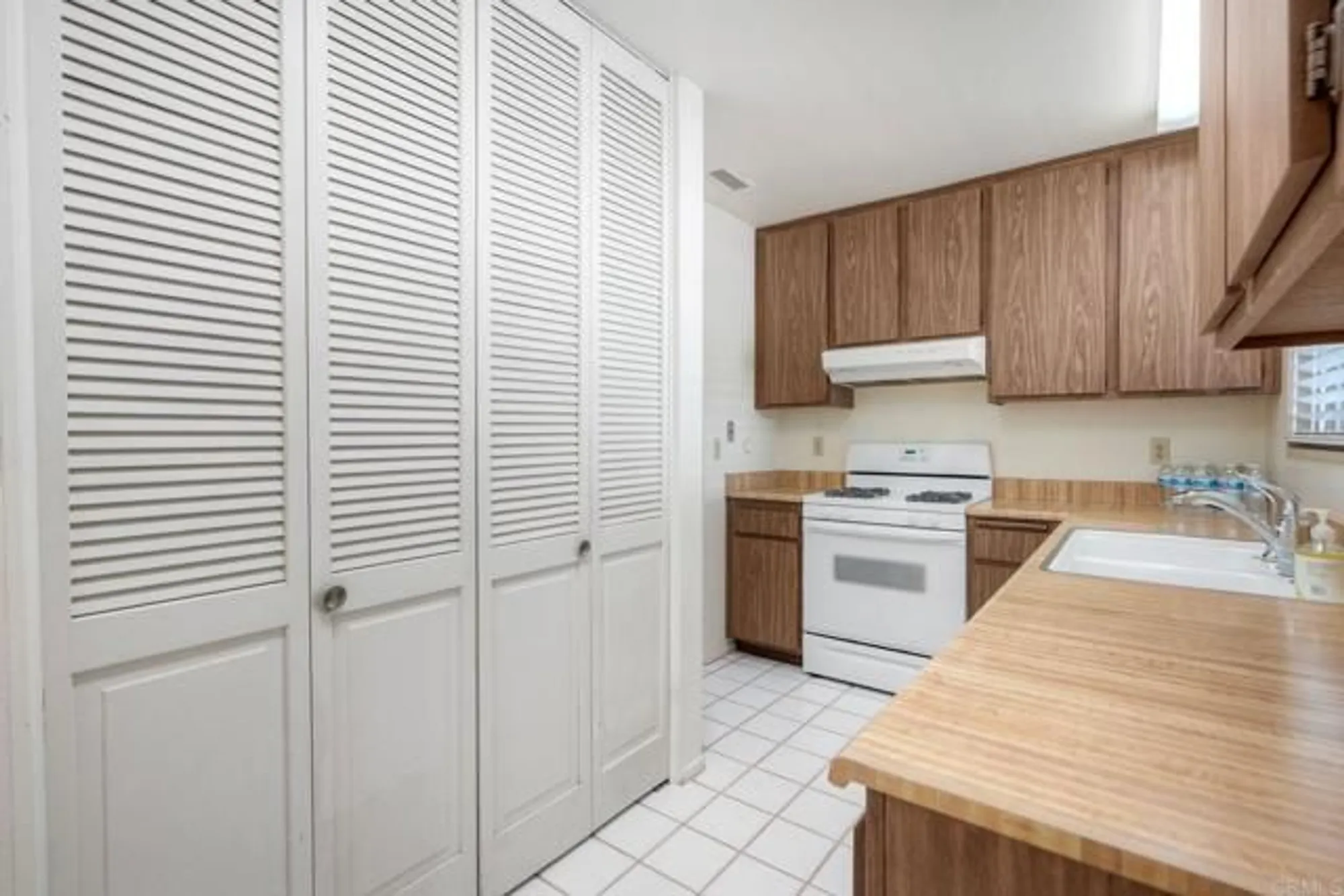 Property Slideshow image 9 of 30 | 1410 panorama ridge rd, Oceanside, CA, 92056