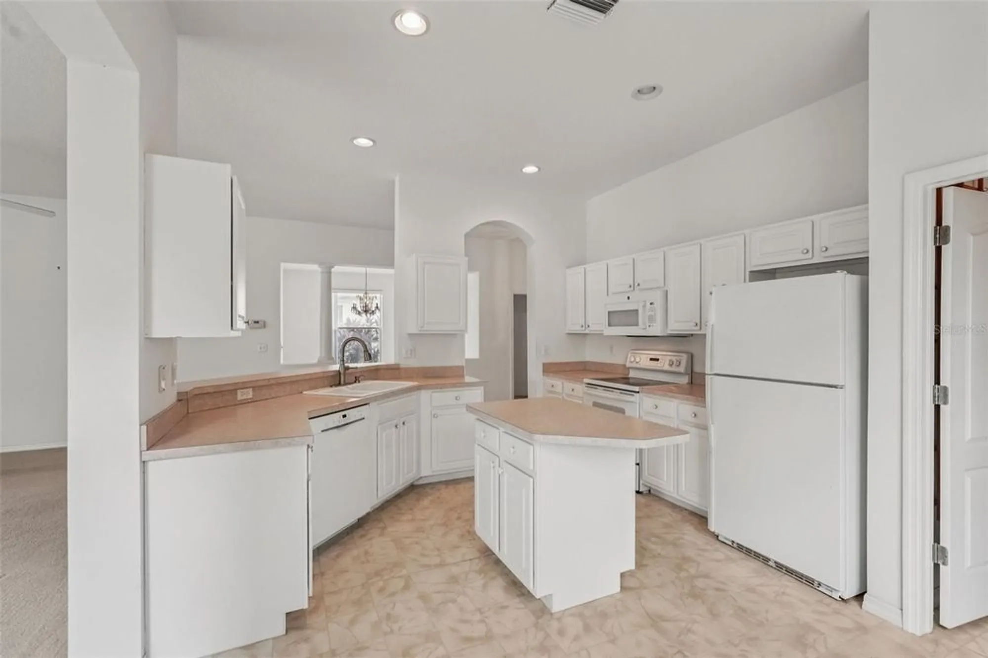 Property Slideshow image 12 of 61 | 2114 worthington greens dr, Sun City Center, FL, 33573