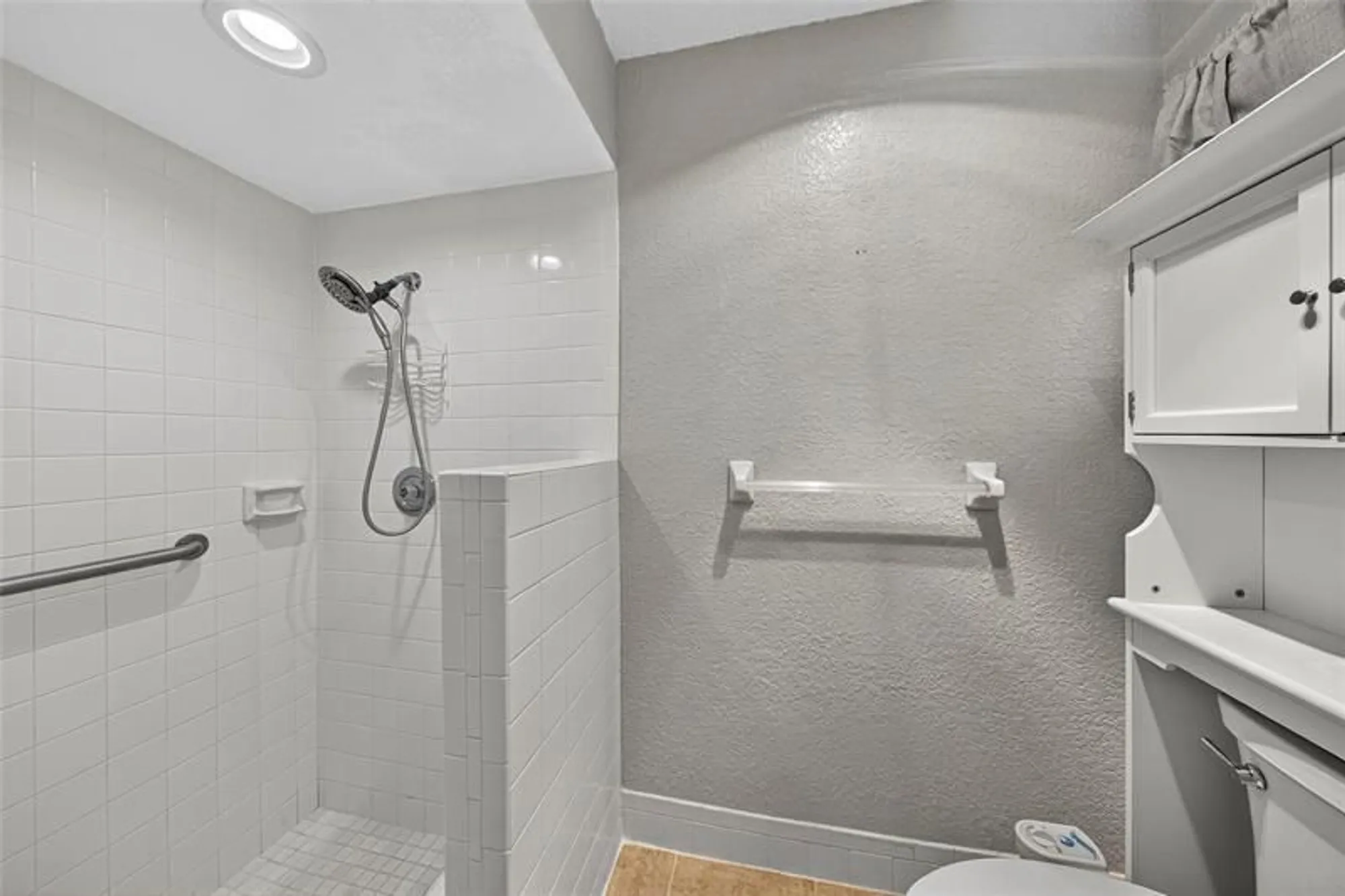 Property Slideshow image 32 of 50 | 9812 nw 75th ct, Tamarac, FL, 33321