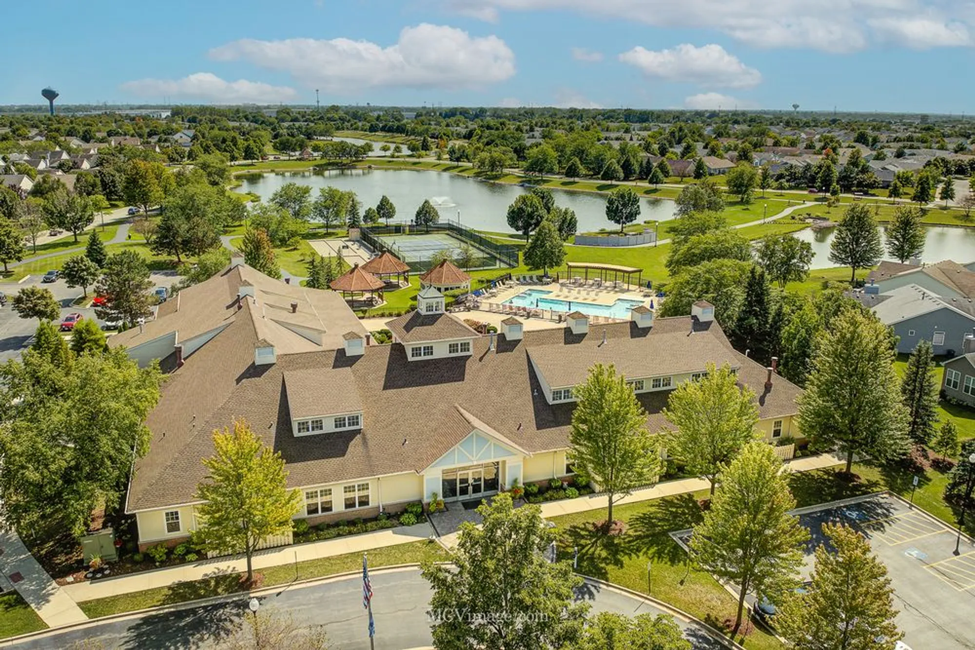 Property Slideshow image 26 of 34 | 21525 lake saint clair dr, Crest Hill, IL, 60403