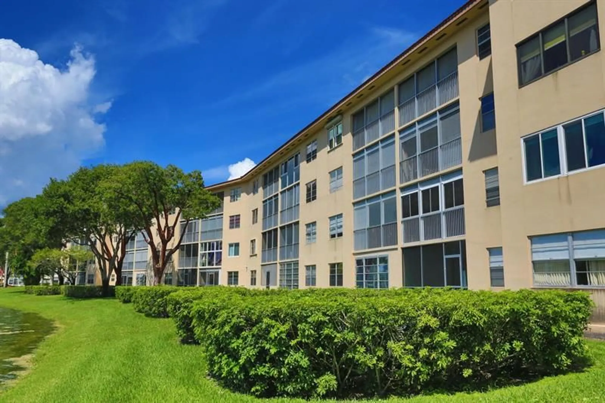 Property Slideshow image 19 of 20 | 13001 sw 11th ct apt 307, Pembroke Pines, FL, 33027
