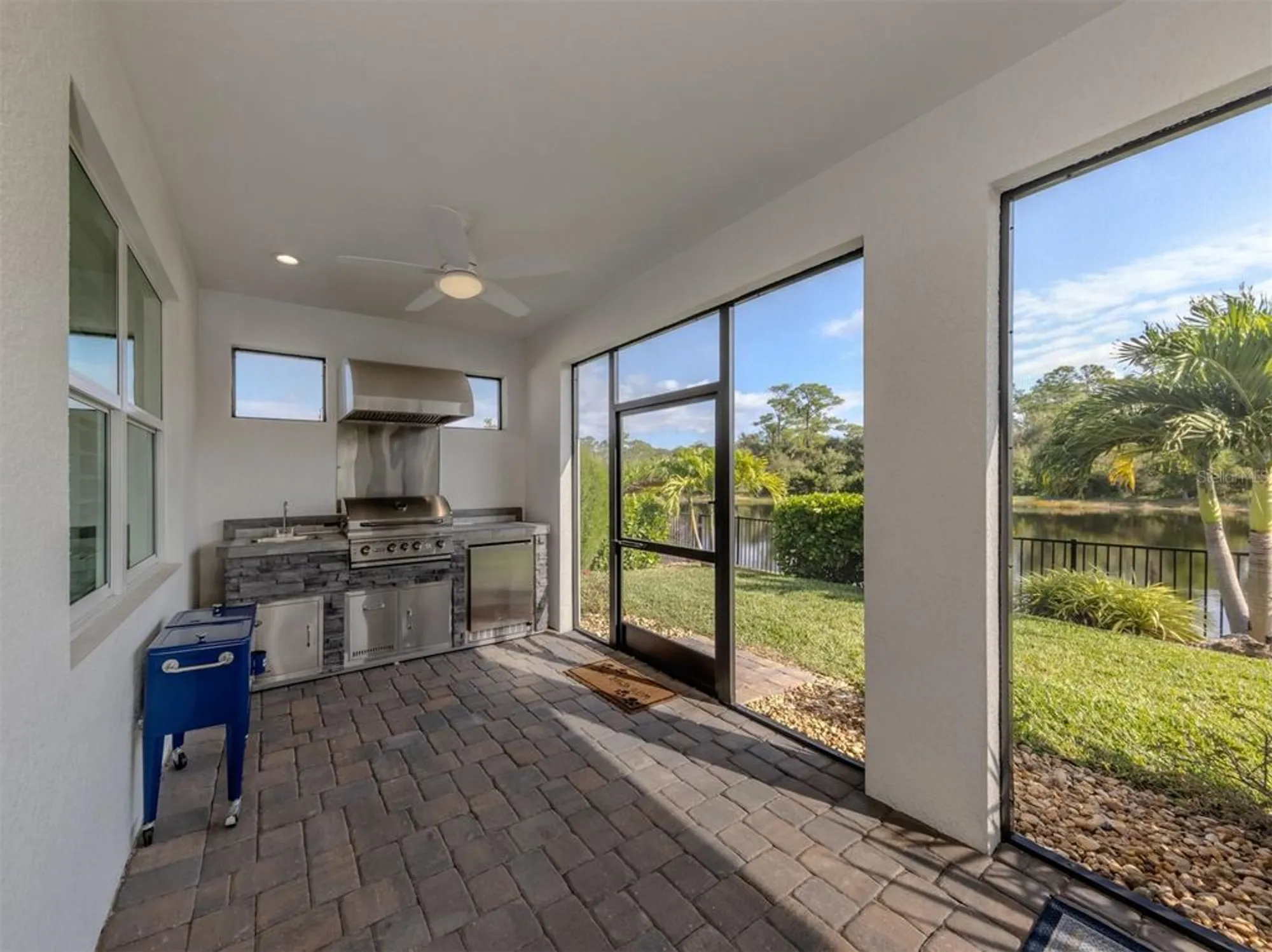 Property Slideshow image 30 of 78 | 592 mistiflower cir, Nokomis, FL, 34275