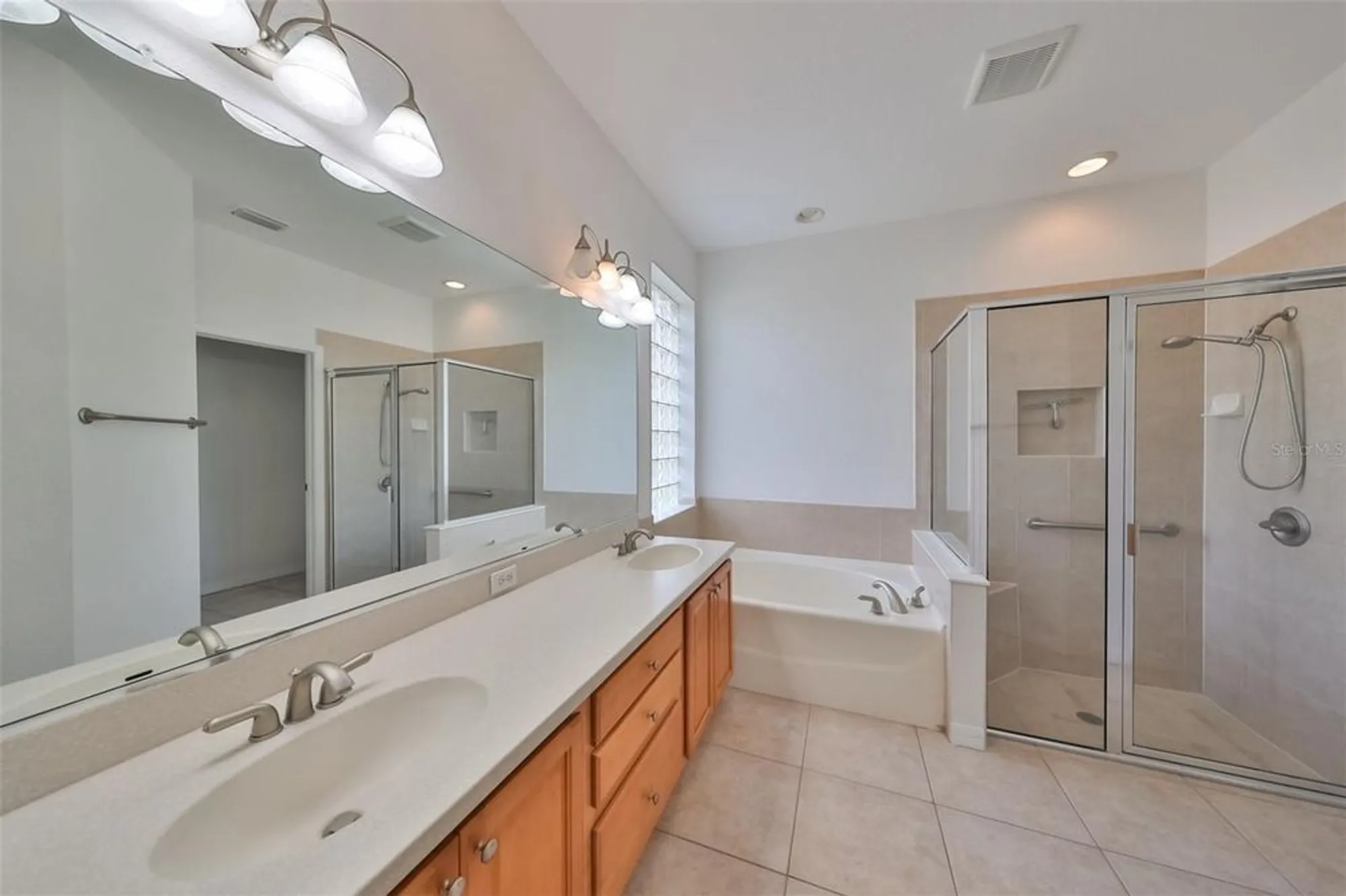Property Slideshow image 14 of 35 | 404 grand chateaux way, Sun City Center, FL, 33573