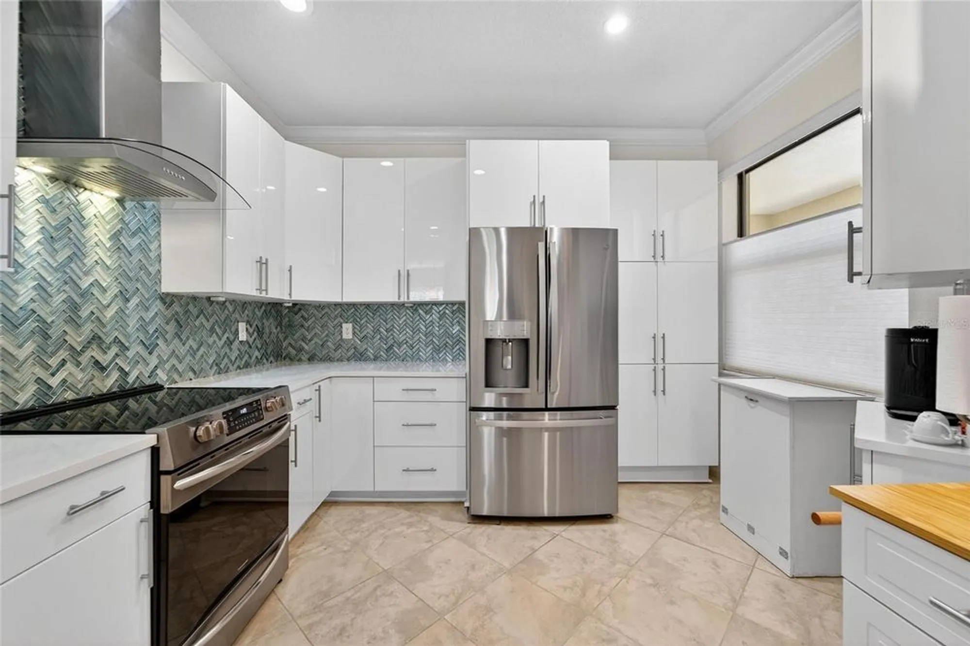 Property Slideshow image 16 of 72 | 420 cedar falls dr, Apollo Beach, FL, 33572
