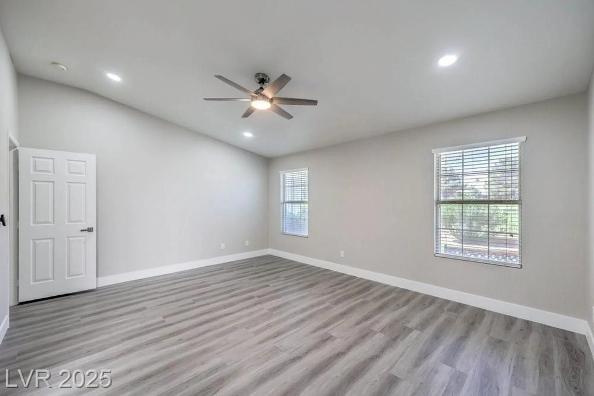 Property Slideshow image 29 of 63 | 5433 honey mesquite ln, Las Vegas, NV, 89130