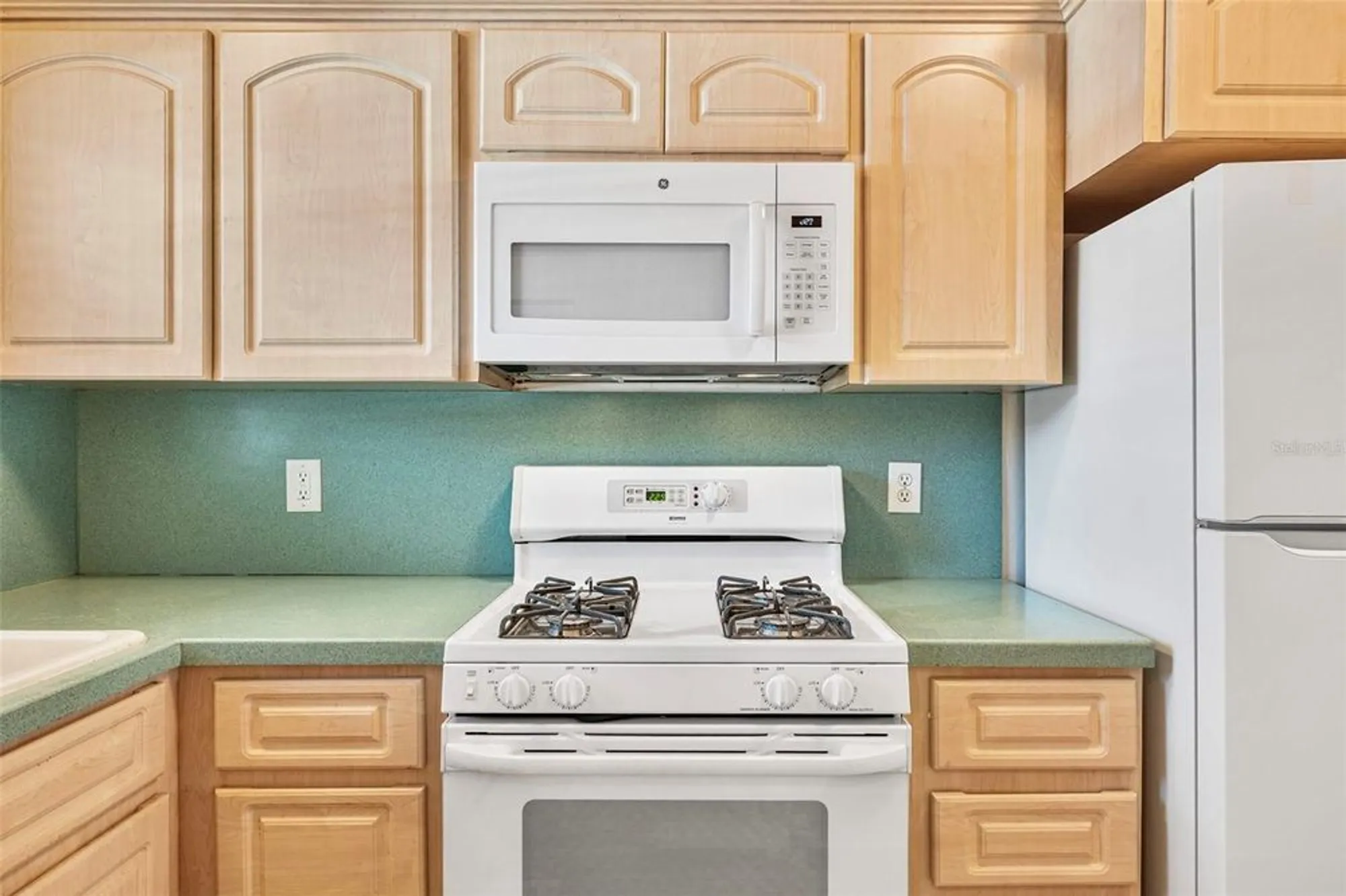 Property Slideshow image 6 of 22 | 5603 80th st n unit 202, Saint Petersburg, FL, 33709