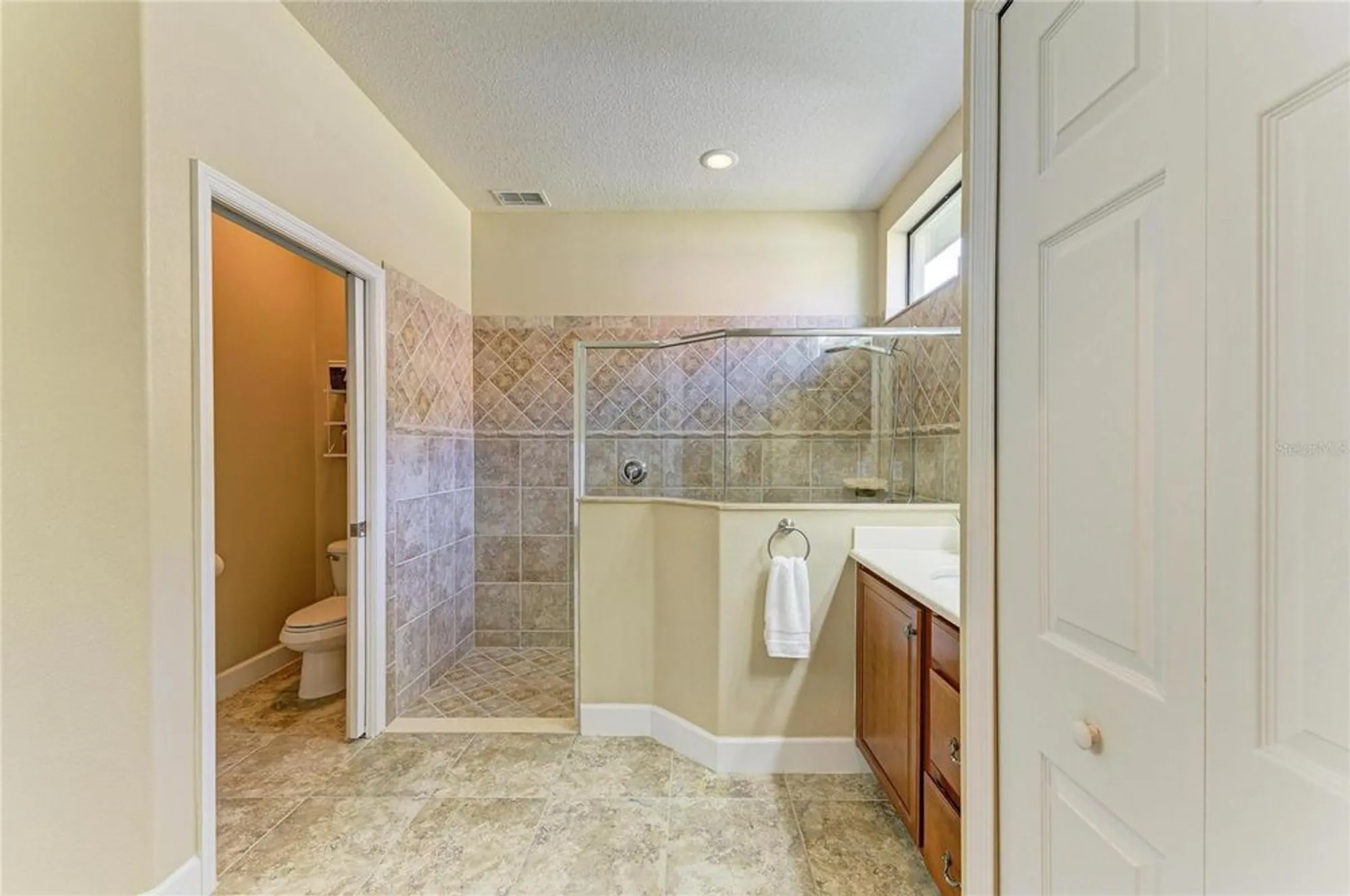 Property Slideshow image 19 of 50 | 1867 batello dr, Venice, FL, 34292