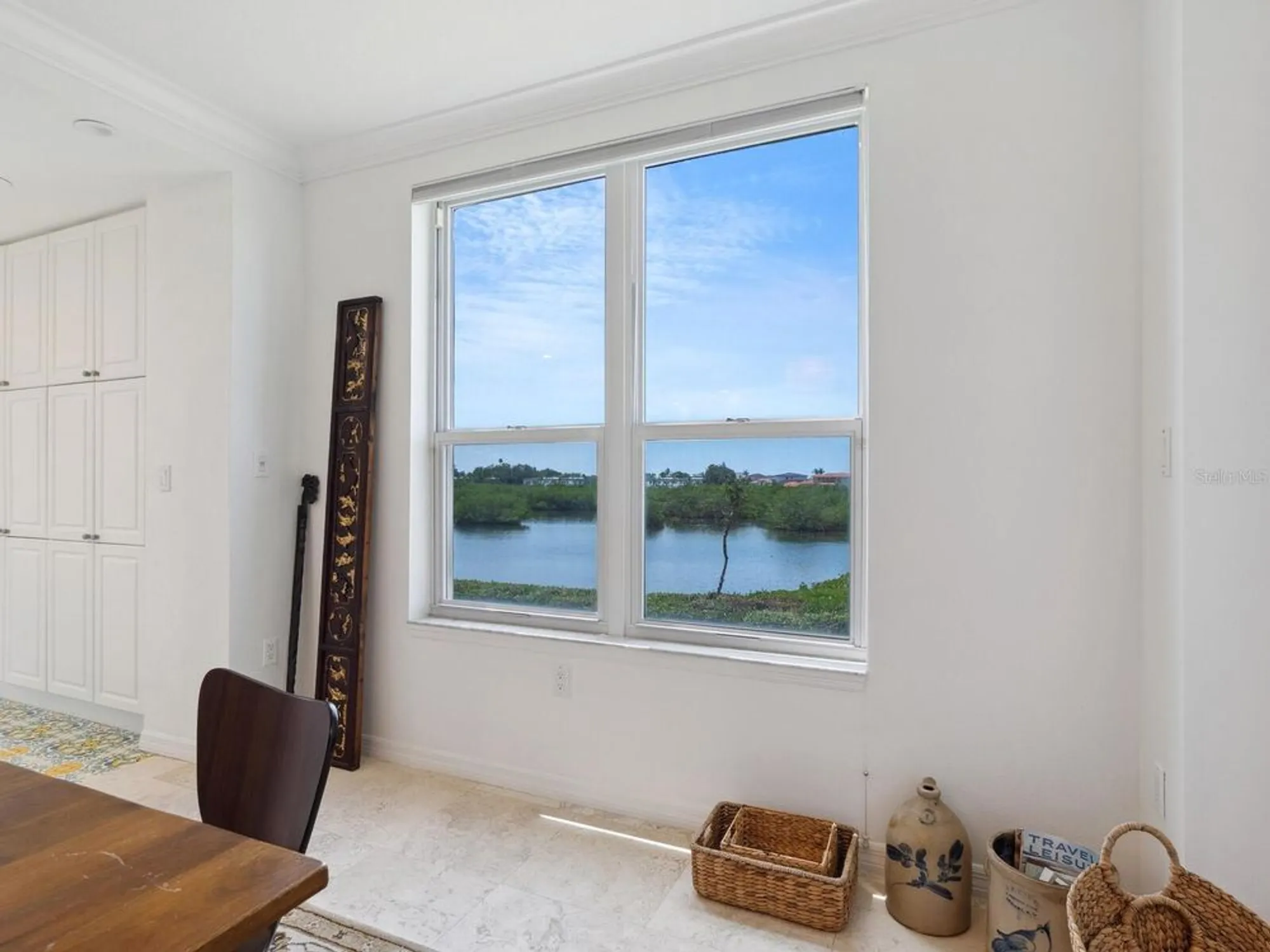 Property Slideshow image 12 of 61 | 5430 eagles point cir 101, Sarasota, FL, 34231