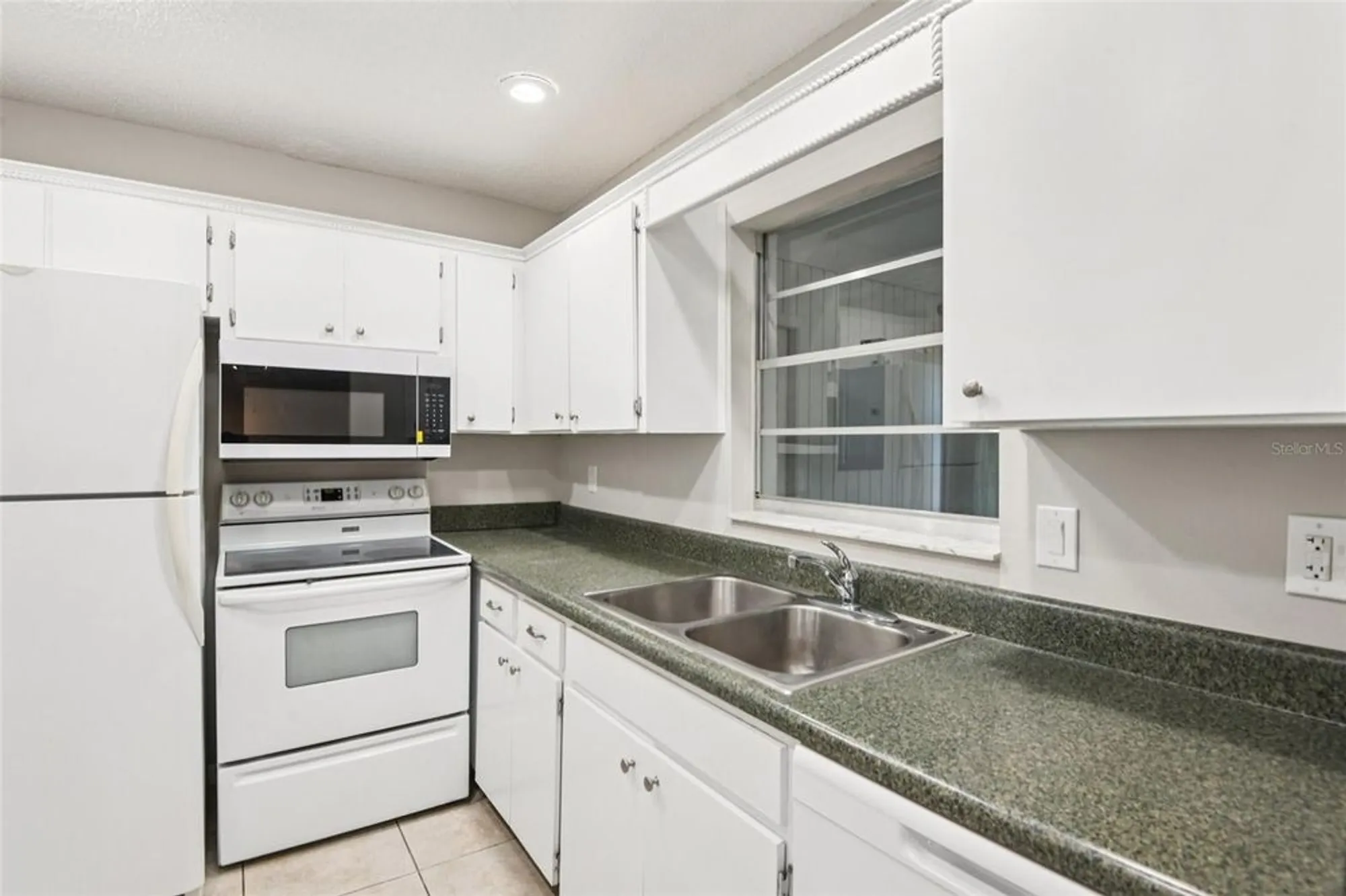 Property Slideshow image 14 of 63 | 2304 glenmore cir 327, Sun City Center, FL, 33573