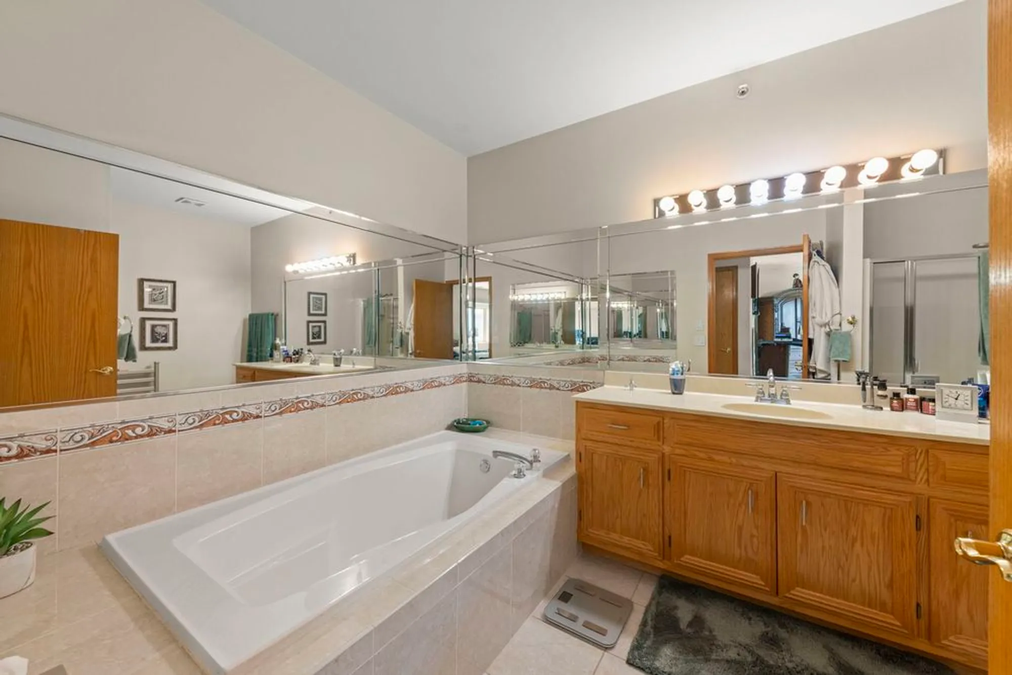 Property Slideshow image 14 of 23 | 18350 pine ridge dr apt 3d, Tinley Park, IL, 60477