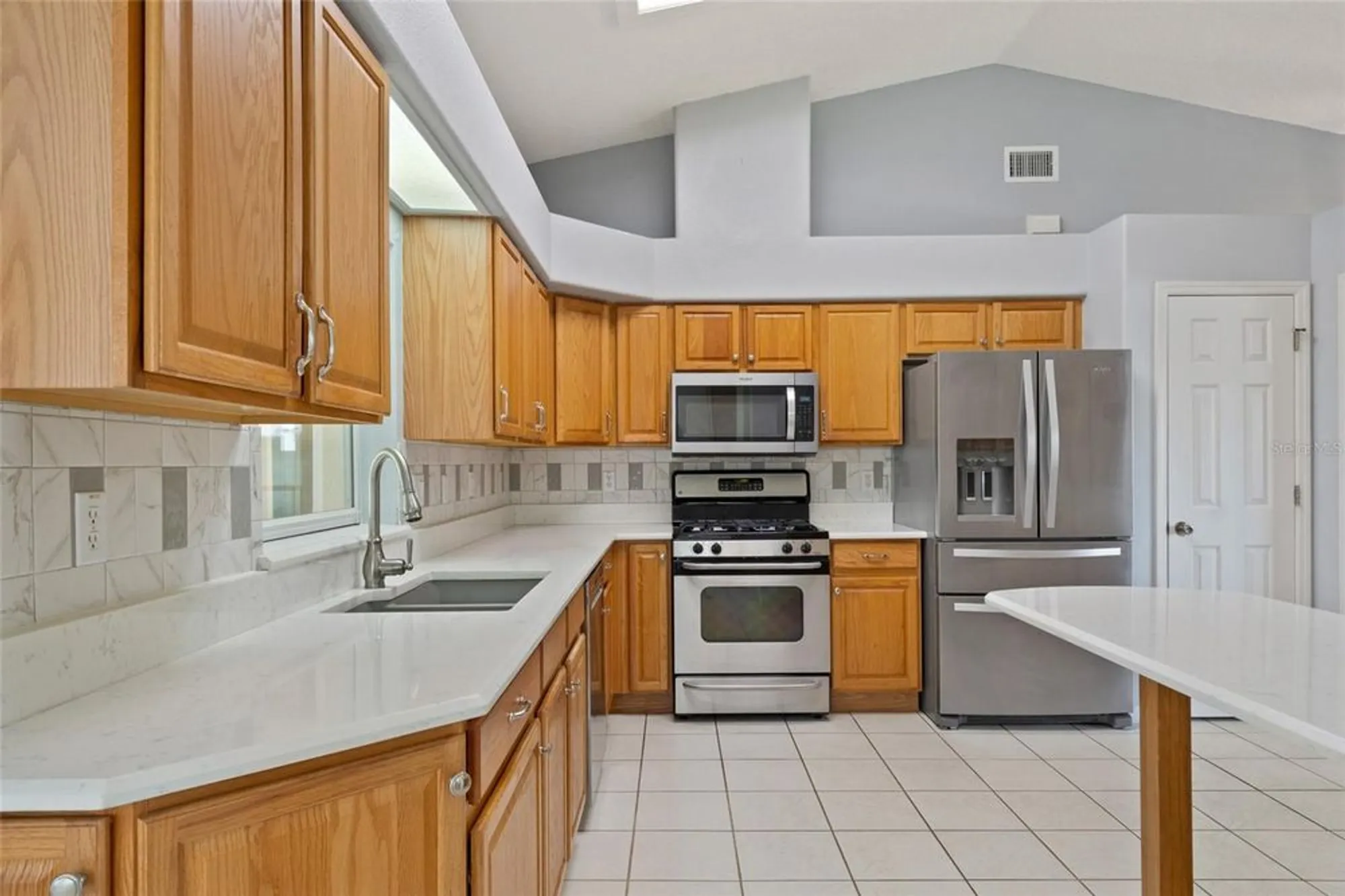 Property Slideshow image 11 of 37 | 21144 royal st georges ln, Leesburg, FL, 34748