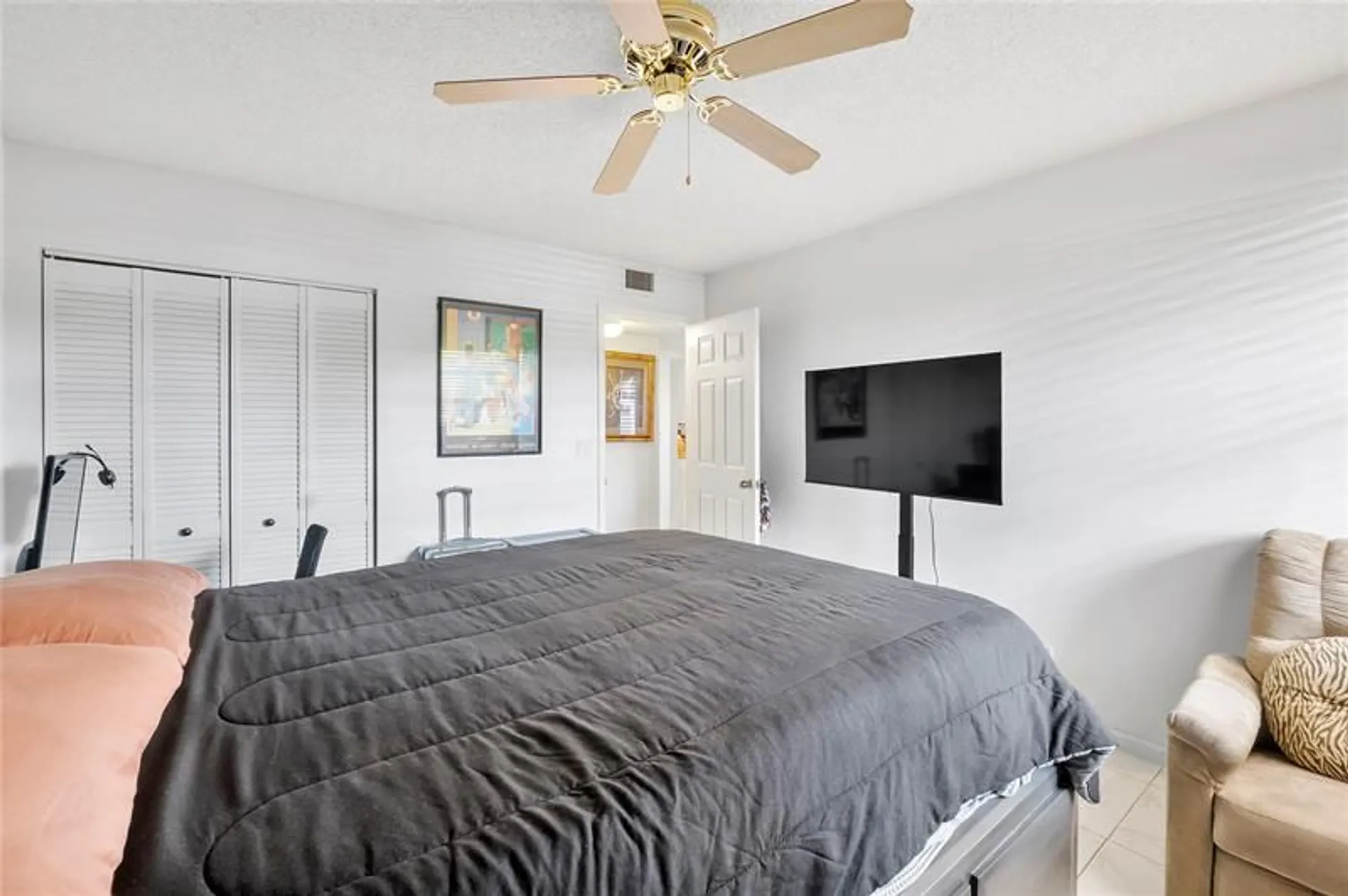 Property Slideshow image 19 of 37 | 7219 fairfax dr 110, Tamarac, FL, 33321