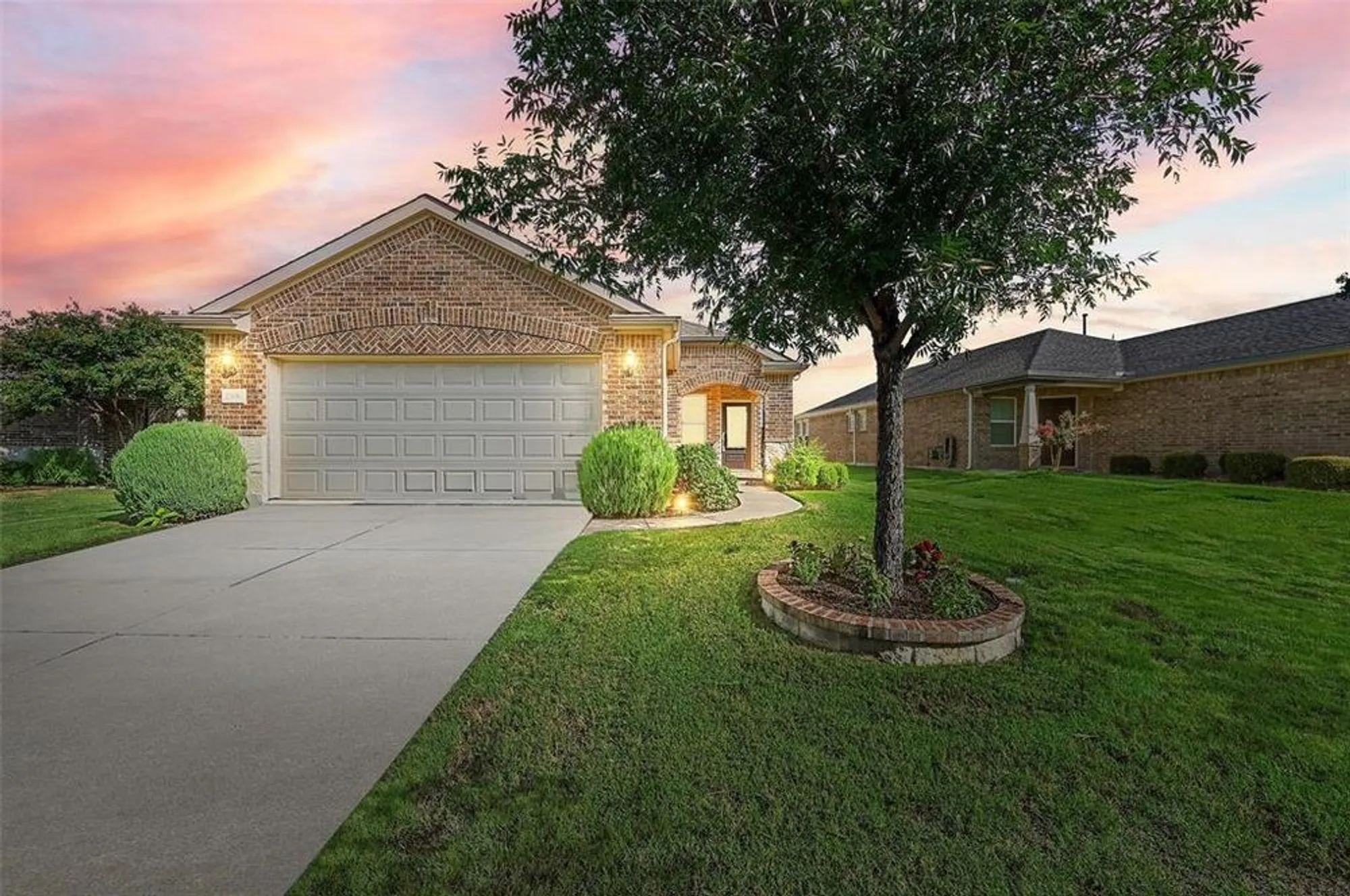 Property Slideshow image 1 of 38 | 2306 feathering dr, Frisco, TX, 75036