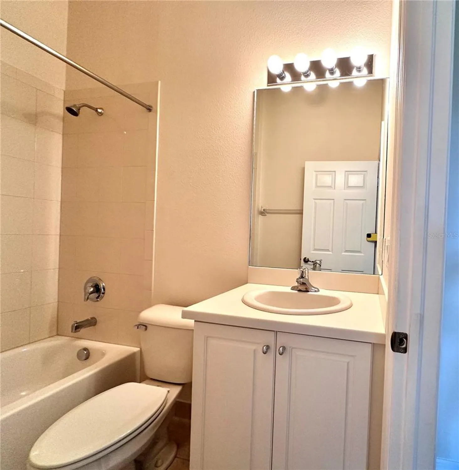 Property Slideshow image 12 of 14 | 4950 sandy brook cir, Wimauma, FL, 33598
