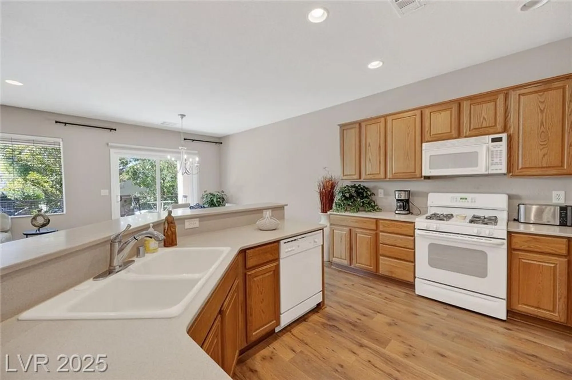 Property Slideshow image 11 of 42 | 2495 capella star st, Henderson, NV, 89044