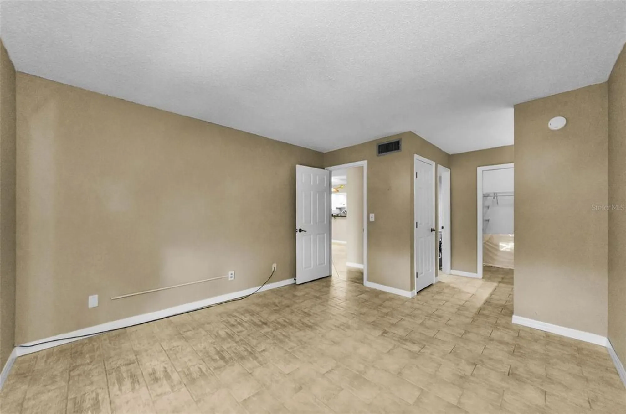 Property Slideshow image 20 of 49 | 14130 rosemary ln apt 3306, Largo, FL, 33774