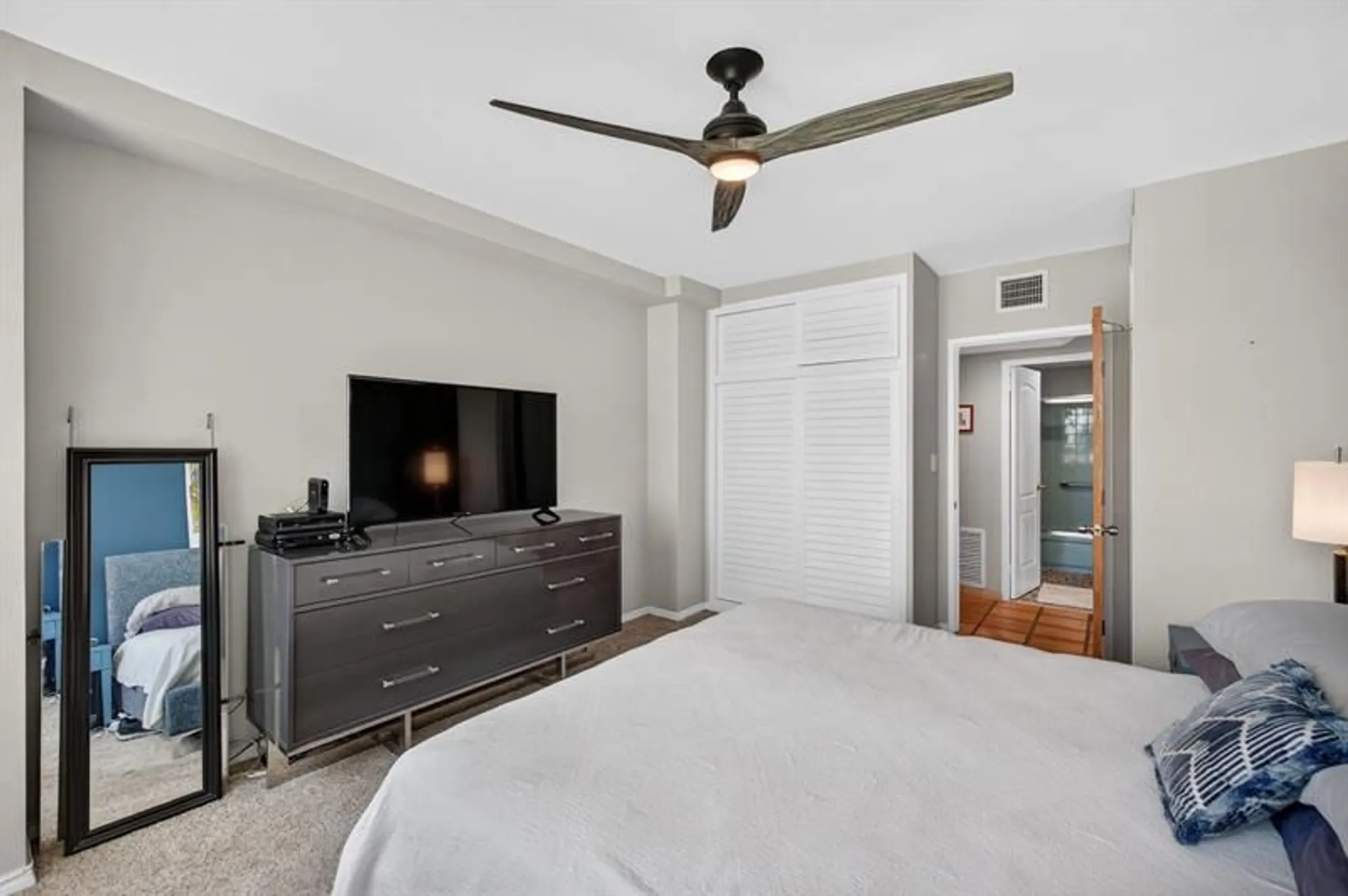 Property Slideshow image 20 of 35 | 3233 ne 34th st apt 814, Fort Lauderdale, FL, 33308