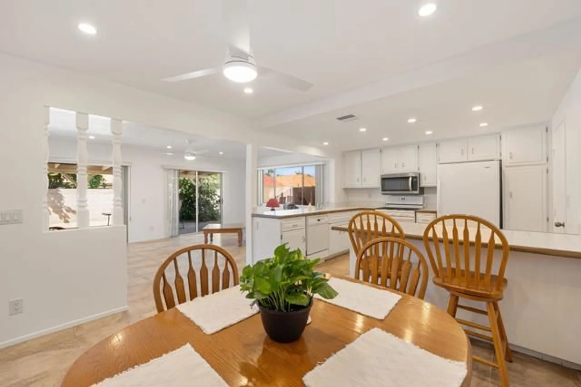 Property Slideshow image 11 of 41 | 2050 silver oak way, Hemet, CA, 92545