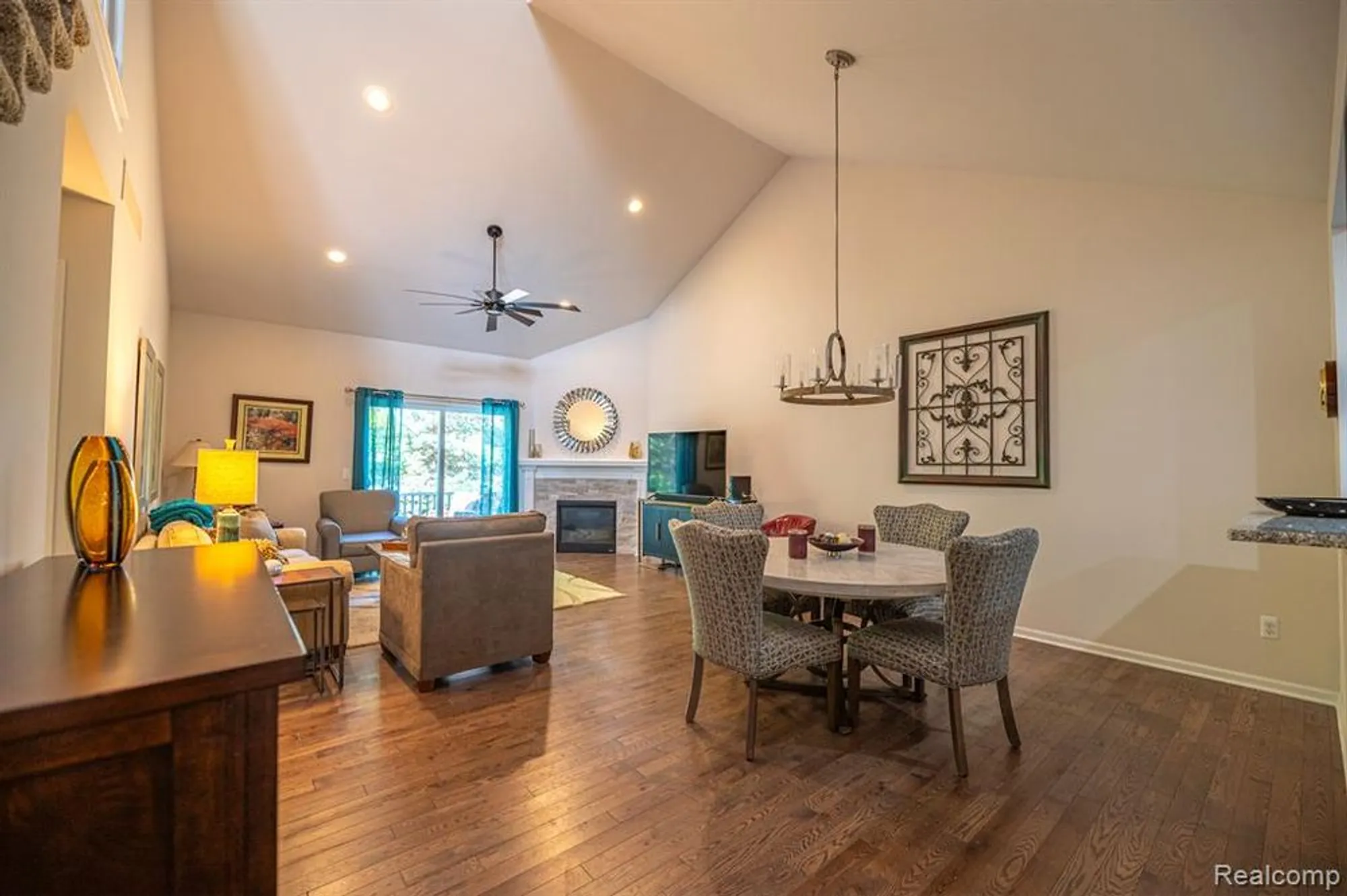 Property Slideshow image 11 of 33 | 3057 bridgewater rd, Auburn Hills, MI, 48326