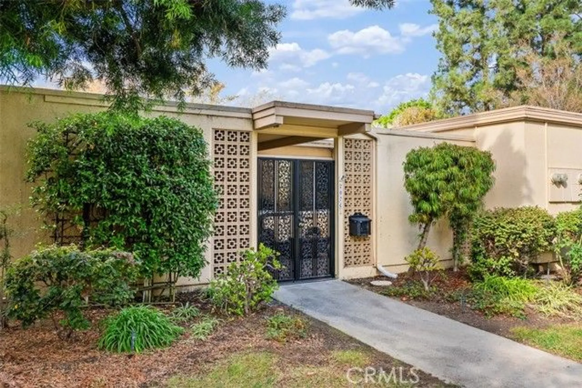 Property Slideshow image 2 of 54 | 207 avenida majorca c, Laguna Woods, CA, 92637