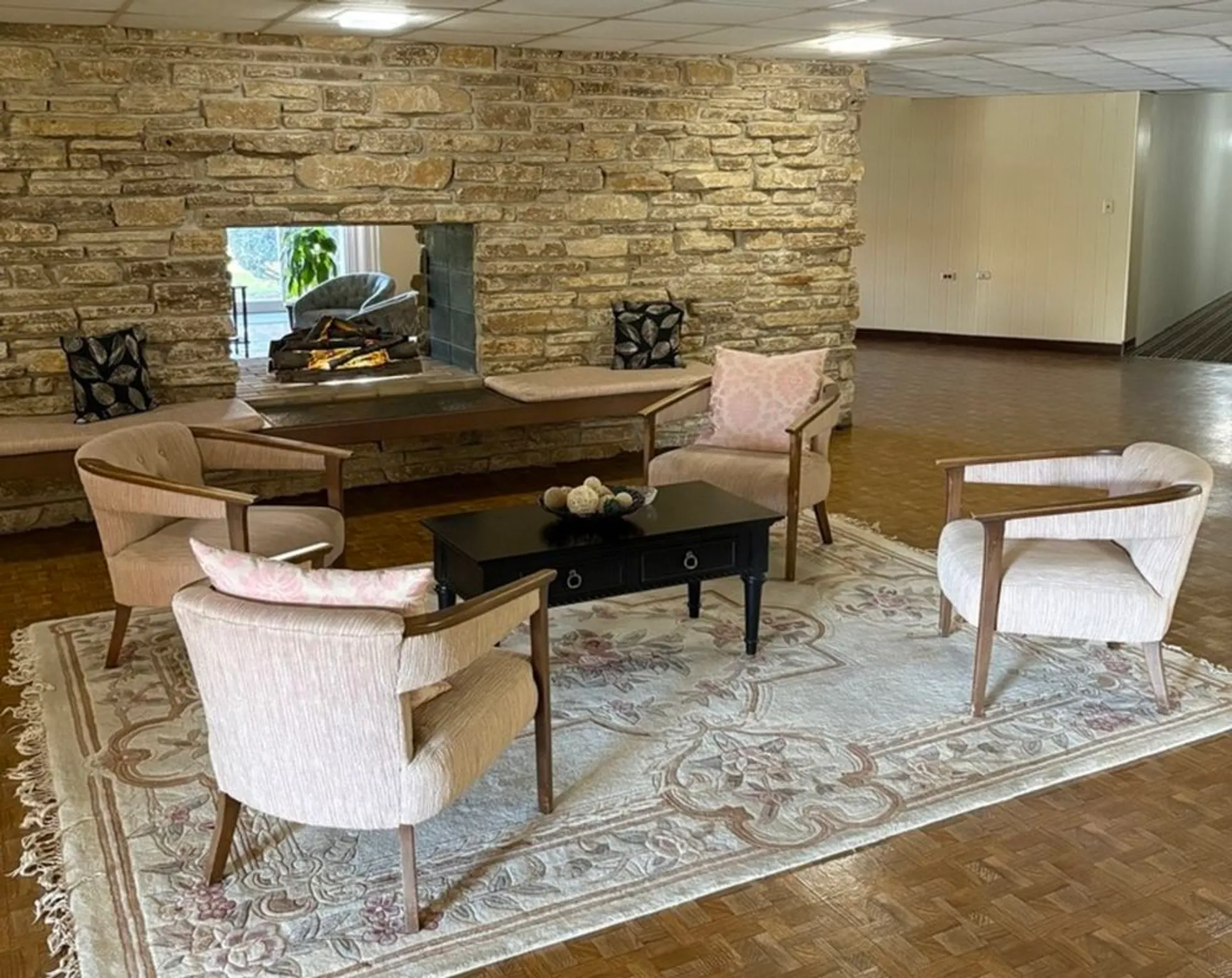 Property Slideshow image 4 of 18 | , Downers Grove, IL, 60515