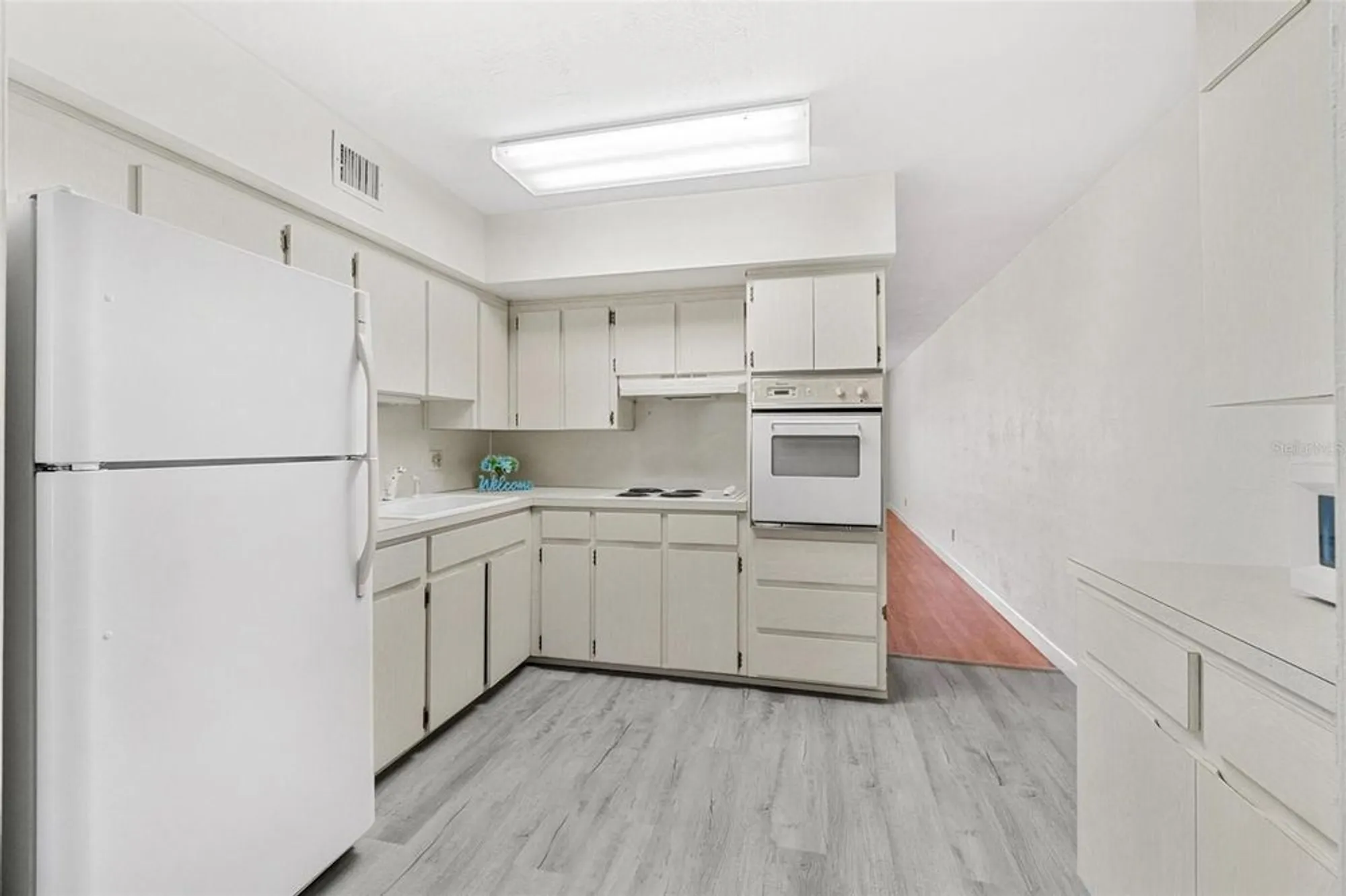 Property Slideshow image 5 of 15 | 2430 brazilia dr 20, Clearwater, FL, 33763