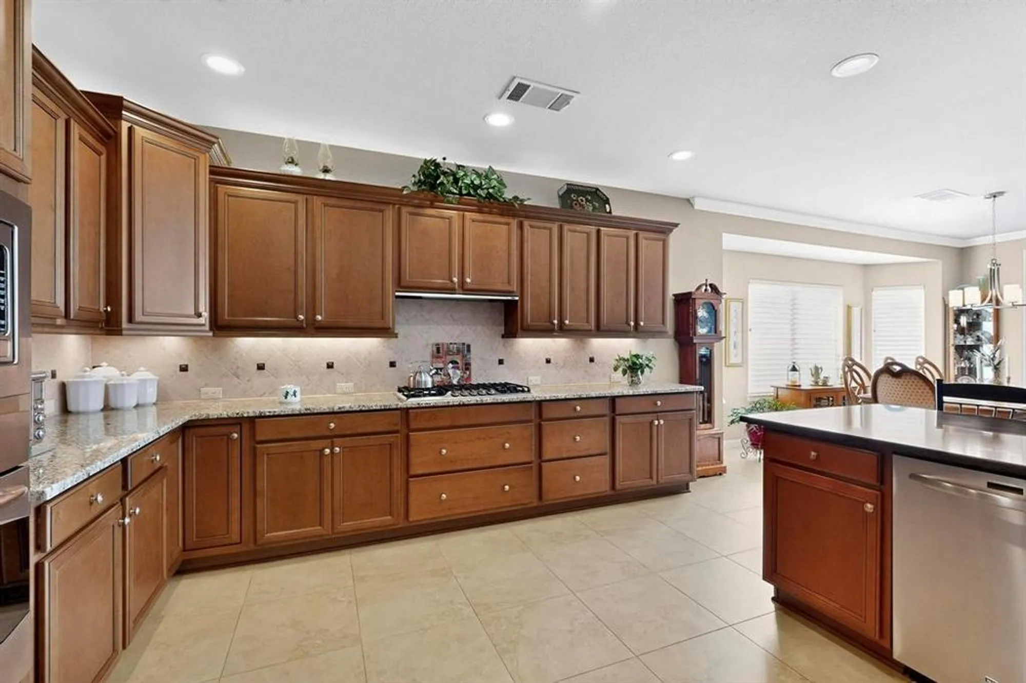 Property Slideshow image 4 of 28 | 9517 crestview dr, Denton, TX, 76207