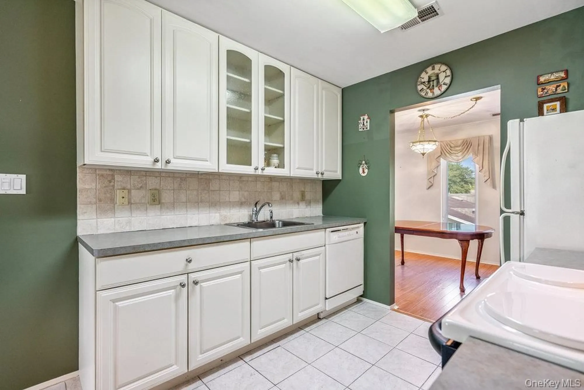 Property Slideshow image 16 of 35 | 914 fenway rd, Saint James, NY, 11780