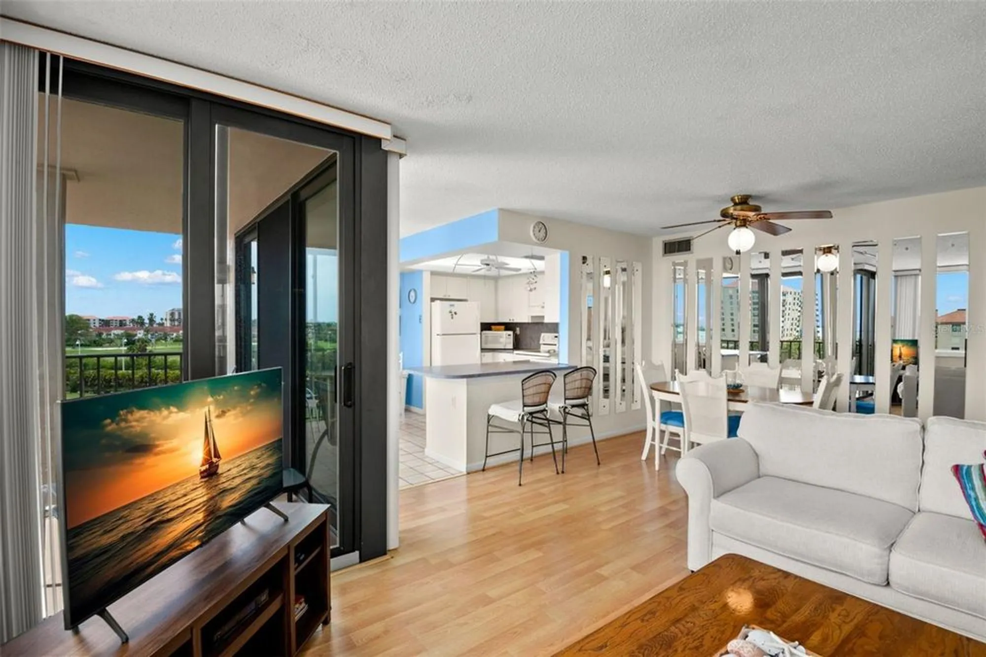 Property Slideshow image 7 of 43 | 6219 palma del mar blvd s apt 606, Saint Petersburg, FL, 33715
