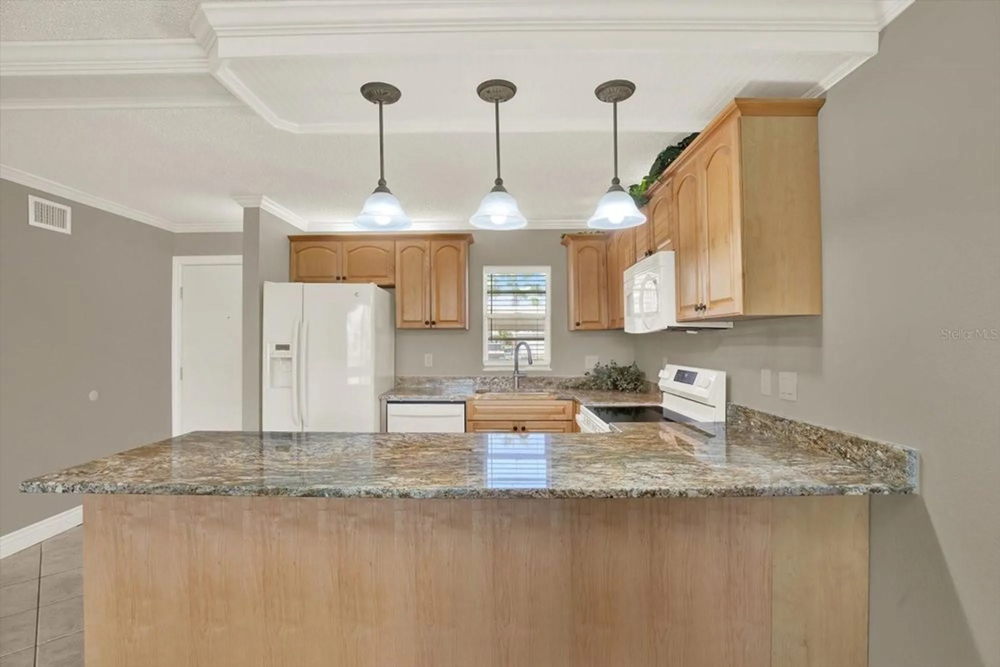 Property Slideshow image 9 of 36 | 7625 sun island dr 107, South Pasadena, FL, 33707