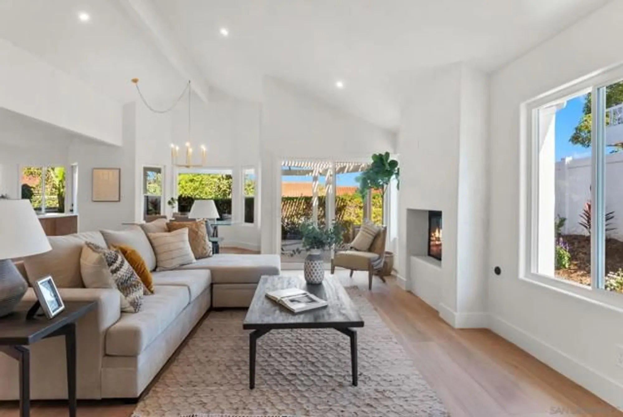 Property Slideshow image 10 of 33 | 5030 alicante way, Oceanside, CA, 92056