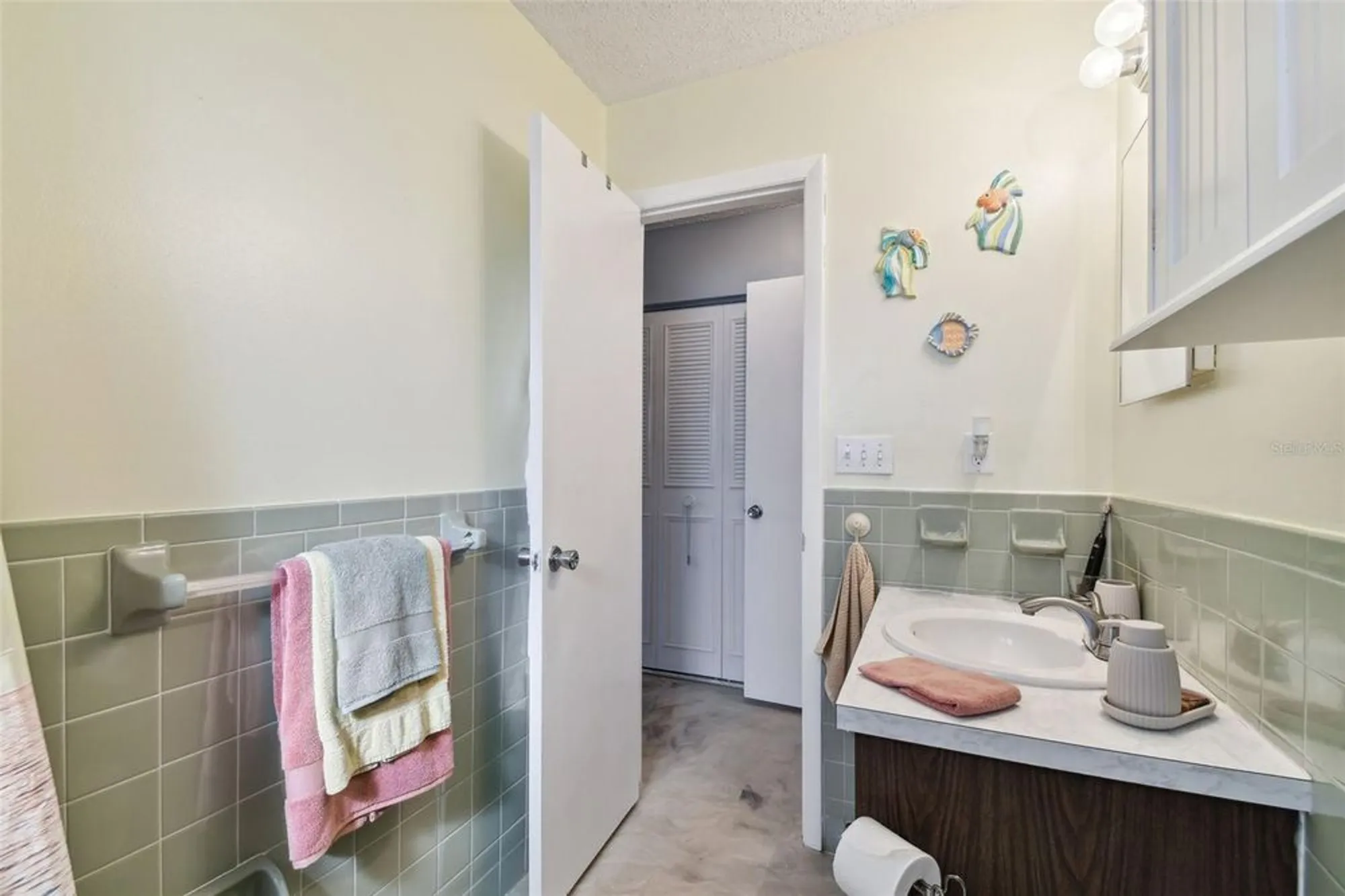 Property Slideshow image 38 of 82 | 918 windward way, Palm Harbor, FL, 34685