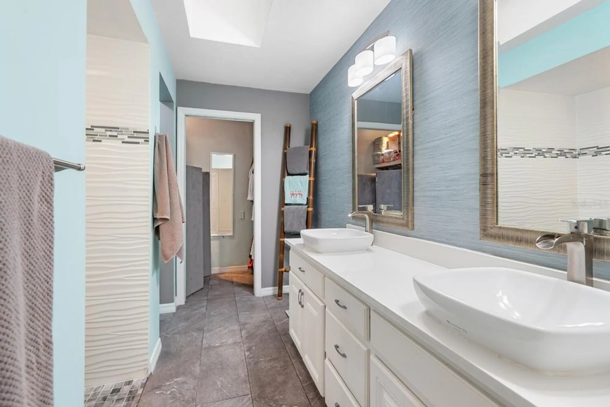 Property Slideshow image 23 of 49 | 4033 wilshire cir 139, Sarasota, FL, 34238