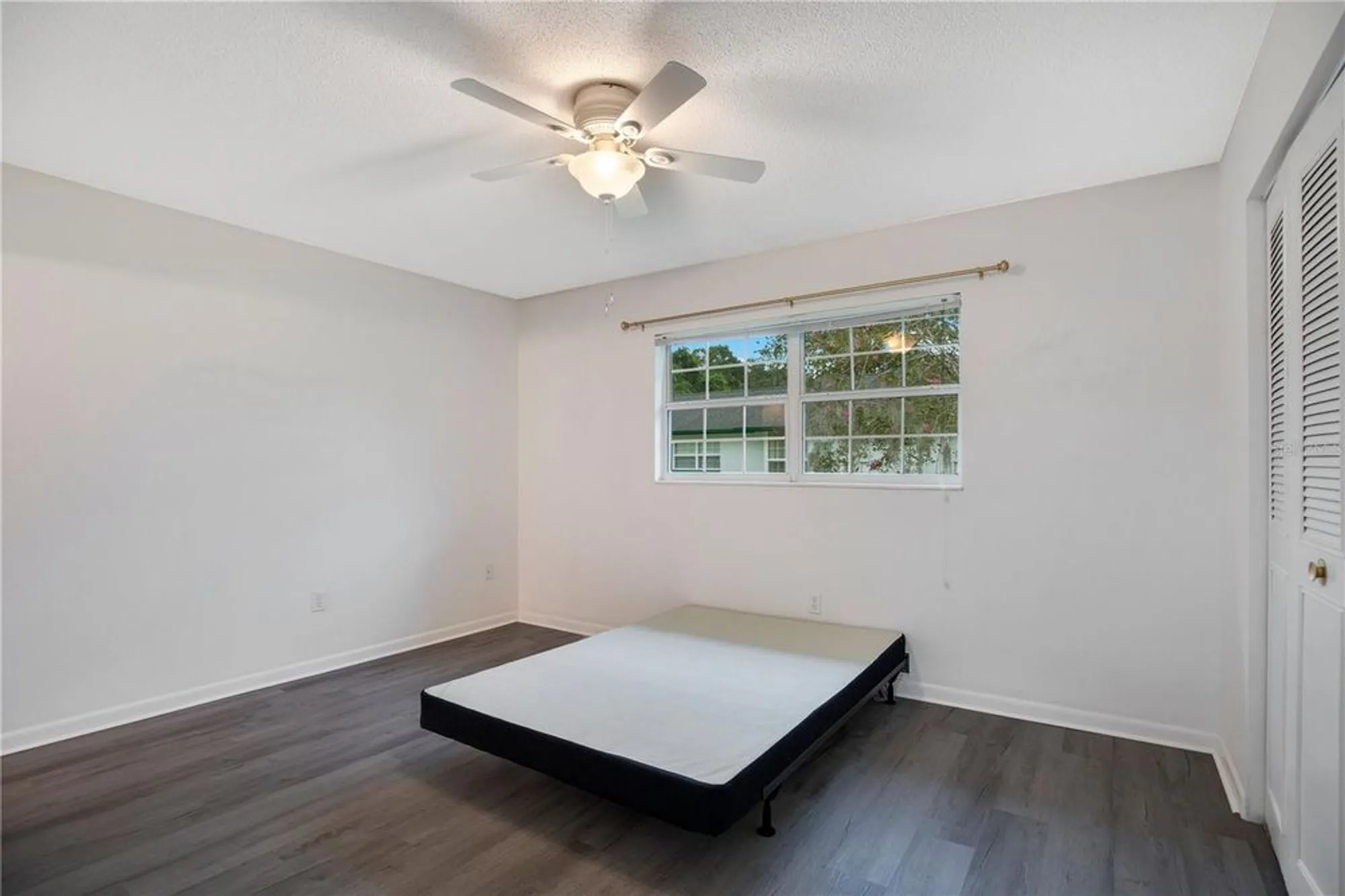Property Slideshow image 11 of 23 | 239 n hill ave # 110, Deland, FL, 32724