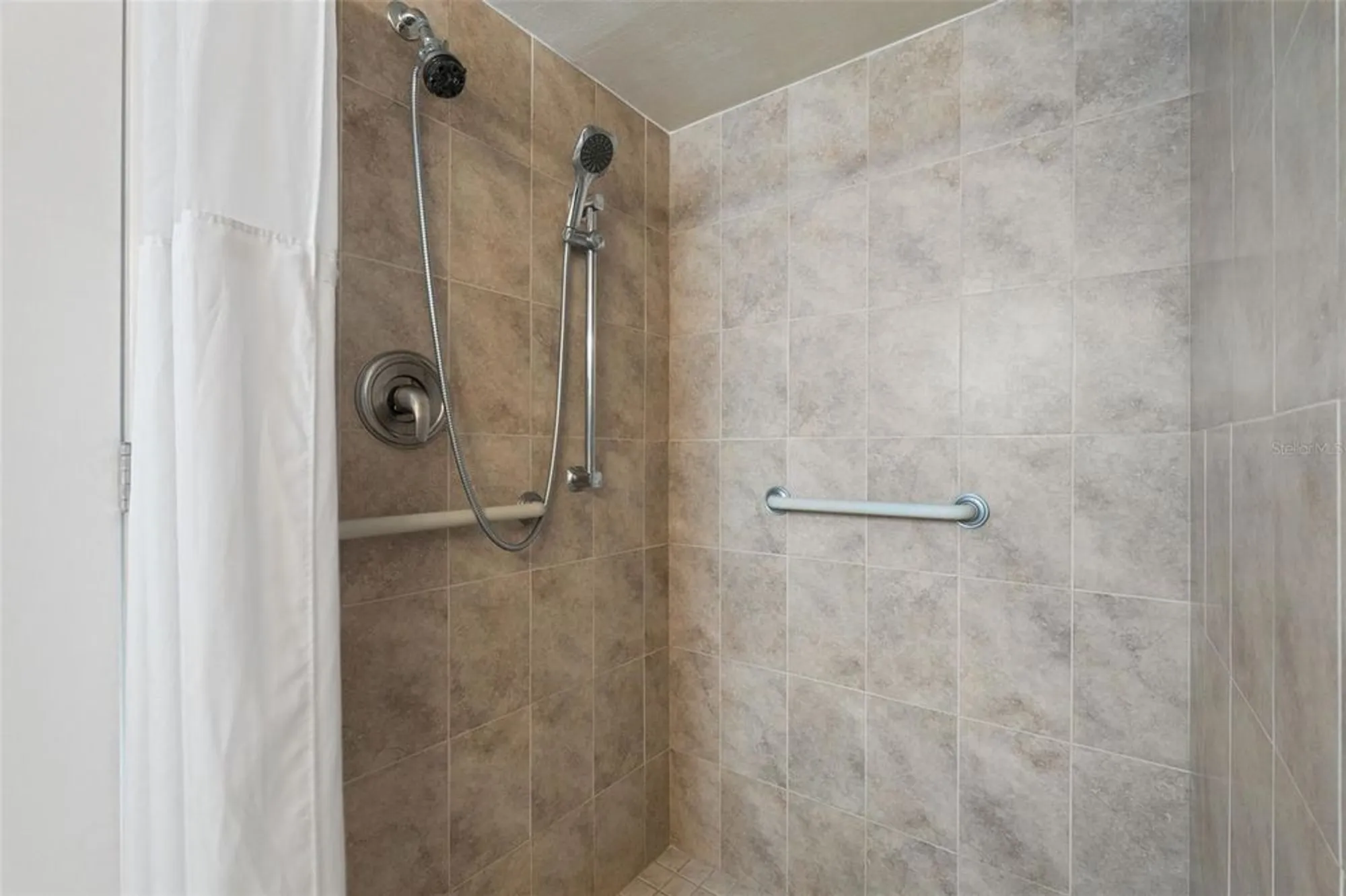 Property Slideshow image 22 of 42 | 3952 ashwood ln 37, Sarasota, FL, 34232