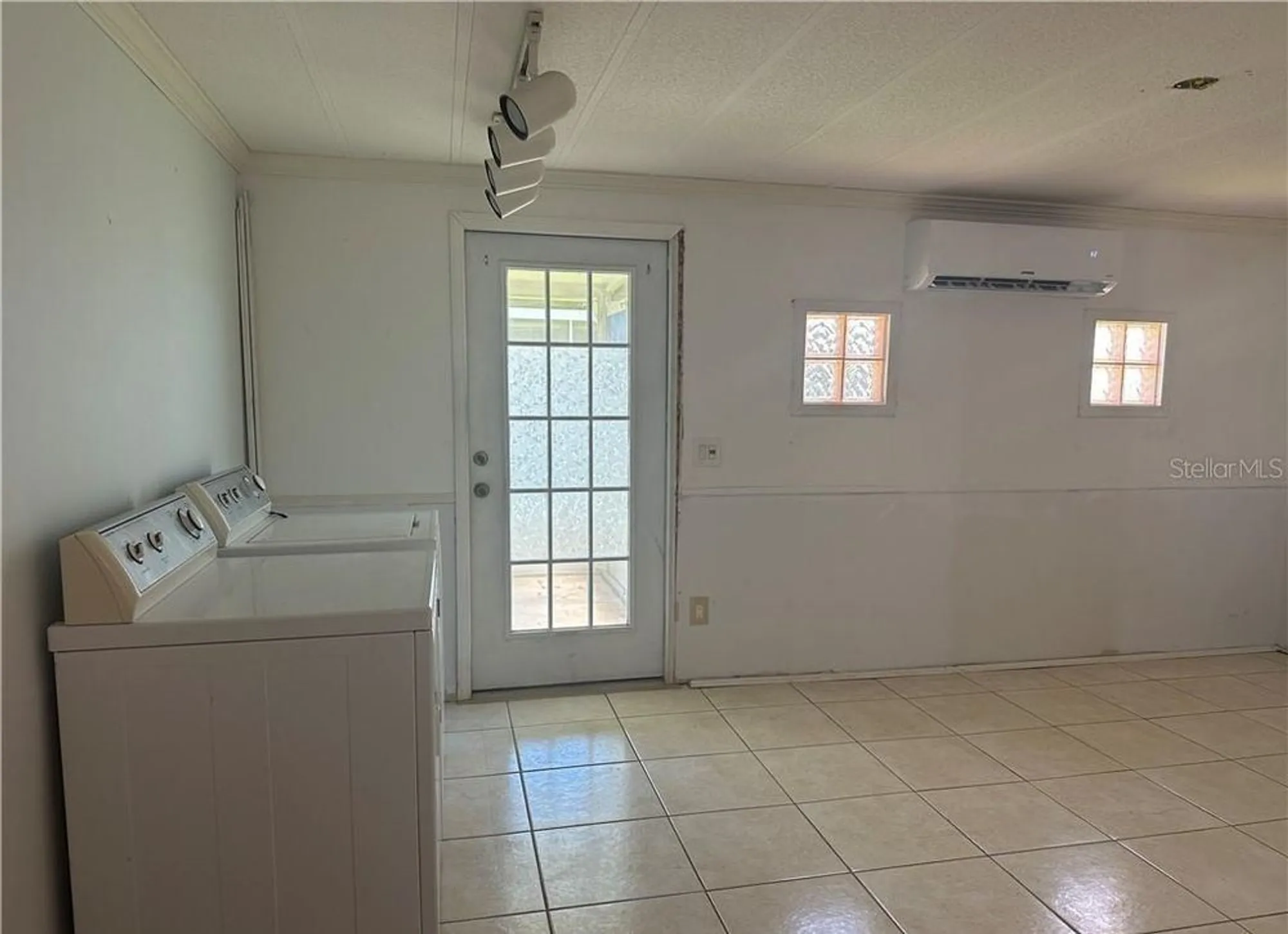 Property Slideshow image 8 of 39 | 14700 patrick henry rd, North Fort Myers, FL, 33917